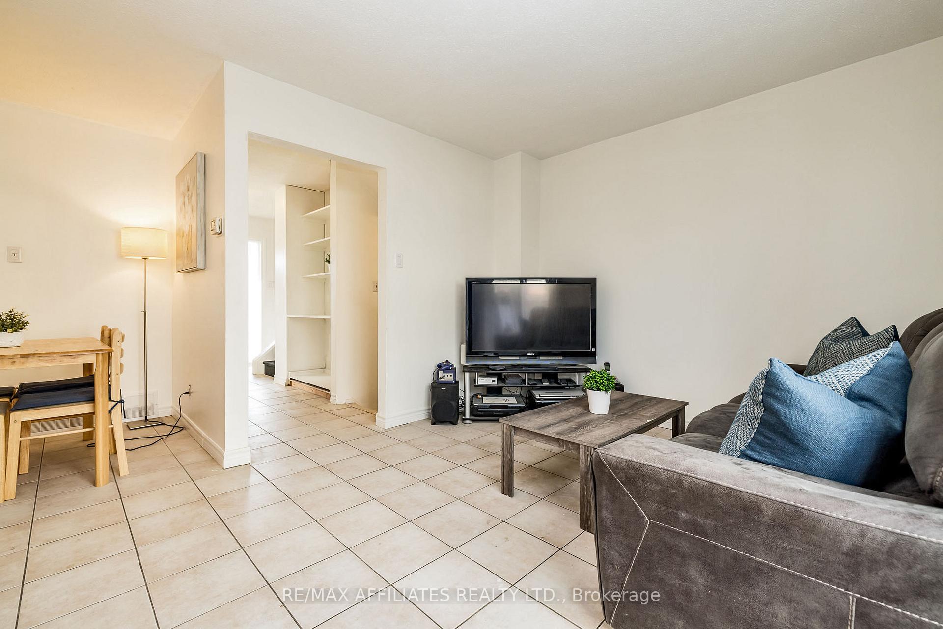 Photo 9 of Unit C, 479 Moodie Drive, Ottawa, Arbeatha Park — HOMEH