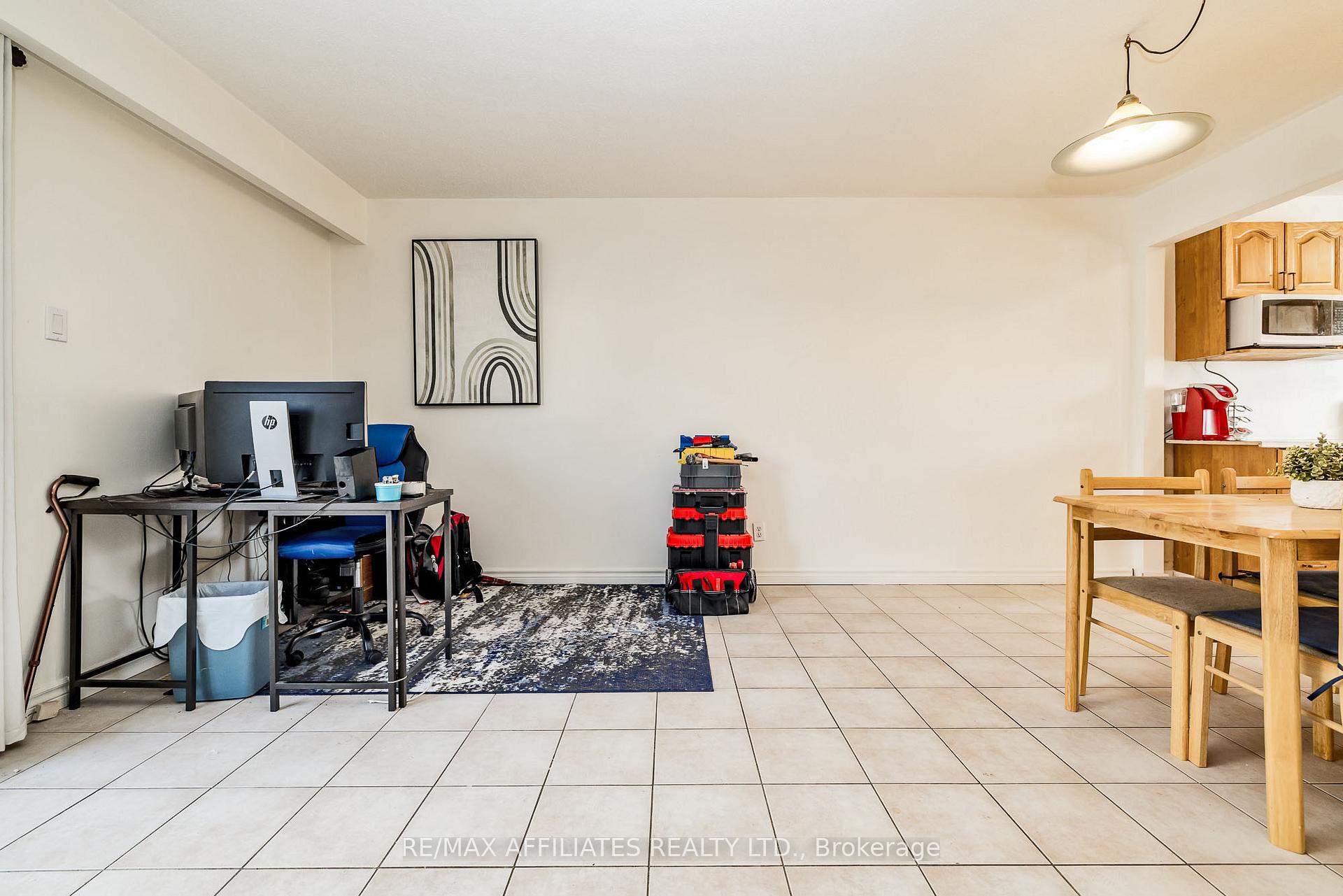 Photo 10 of Unit C, 479 Moodie Drive, Ottawa, Arbeatha Park — HOMEH