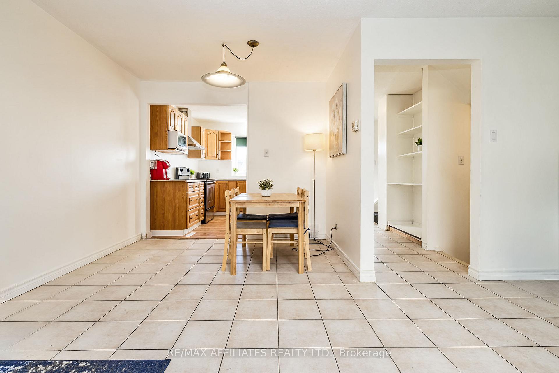 Photo 12 of Unit C, 479 Moodie Drive, Ottawa, Arbeatha Park — HOMEH