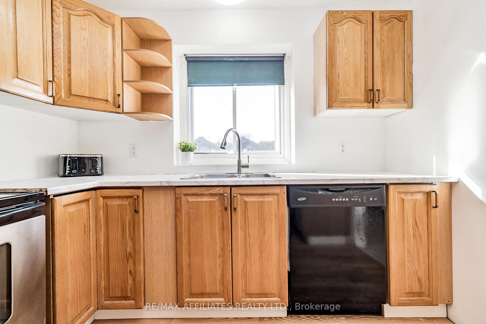 Photo 15 of Unit C, 479 Moodie Drive, Ottawa, Arbeatha Park — HOMEH