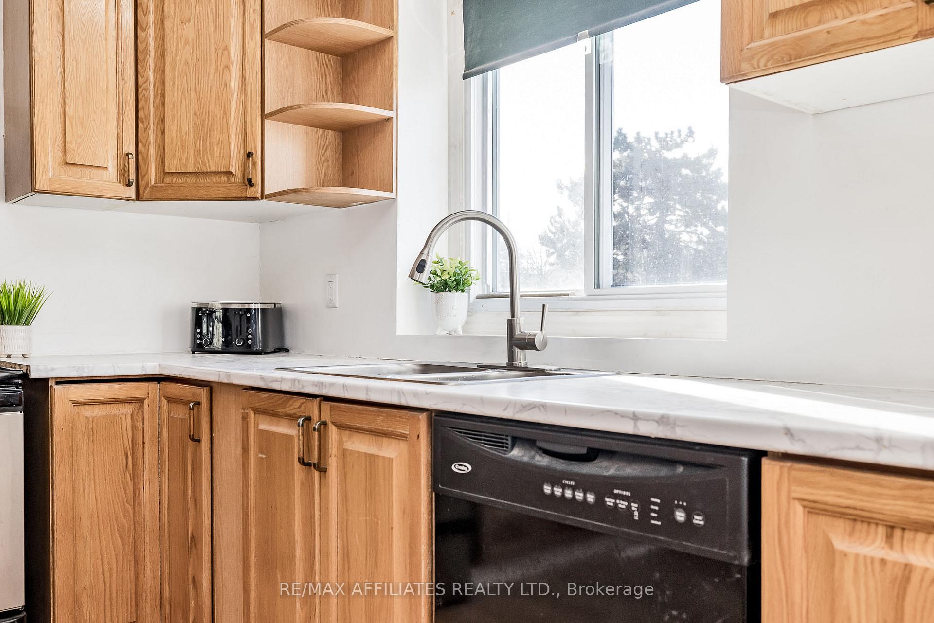 Photo 18 of Unit C, 479 Moodie Drive, Ottawa, Arbeatha Park — HOMEH