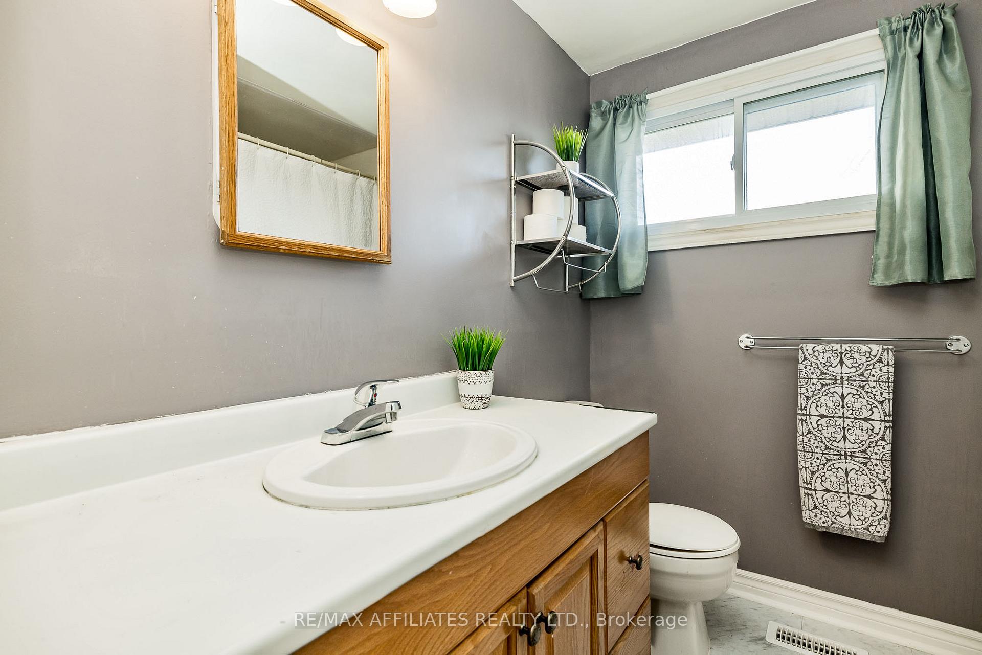 Photo 24 of Unit C, 479 Moodie Drive, Ottawa, Arbeatha Park — HOMEH