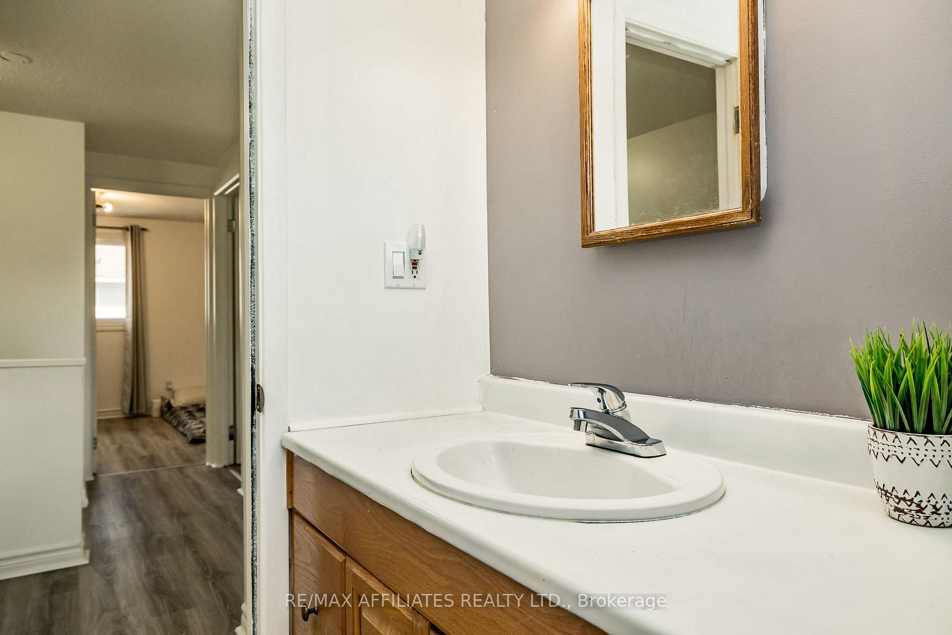 Photo 25 of Unit C, 479 Moodie Drive, Ottawa, Arbeatha Park — HOMEH