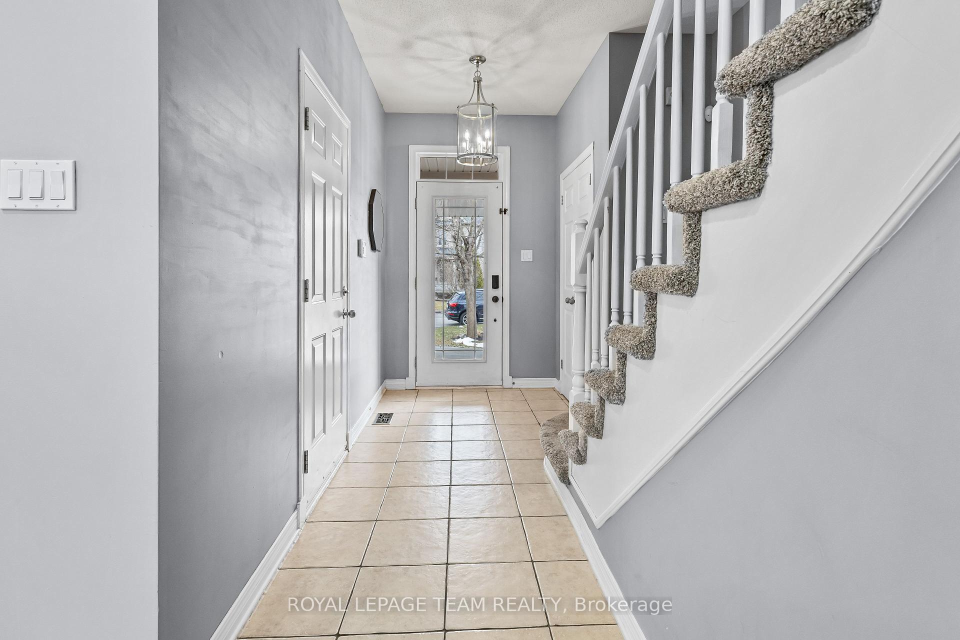 Photo 5 of 817 Feather Moss Way, Ottawa, Riverside South/Gloucester Glen — HOMEH