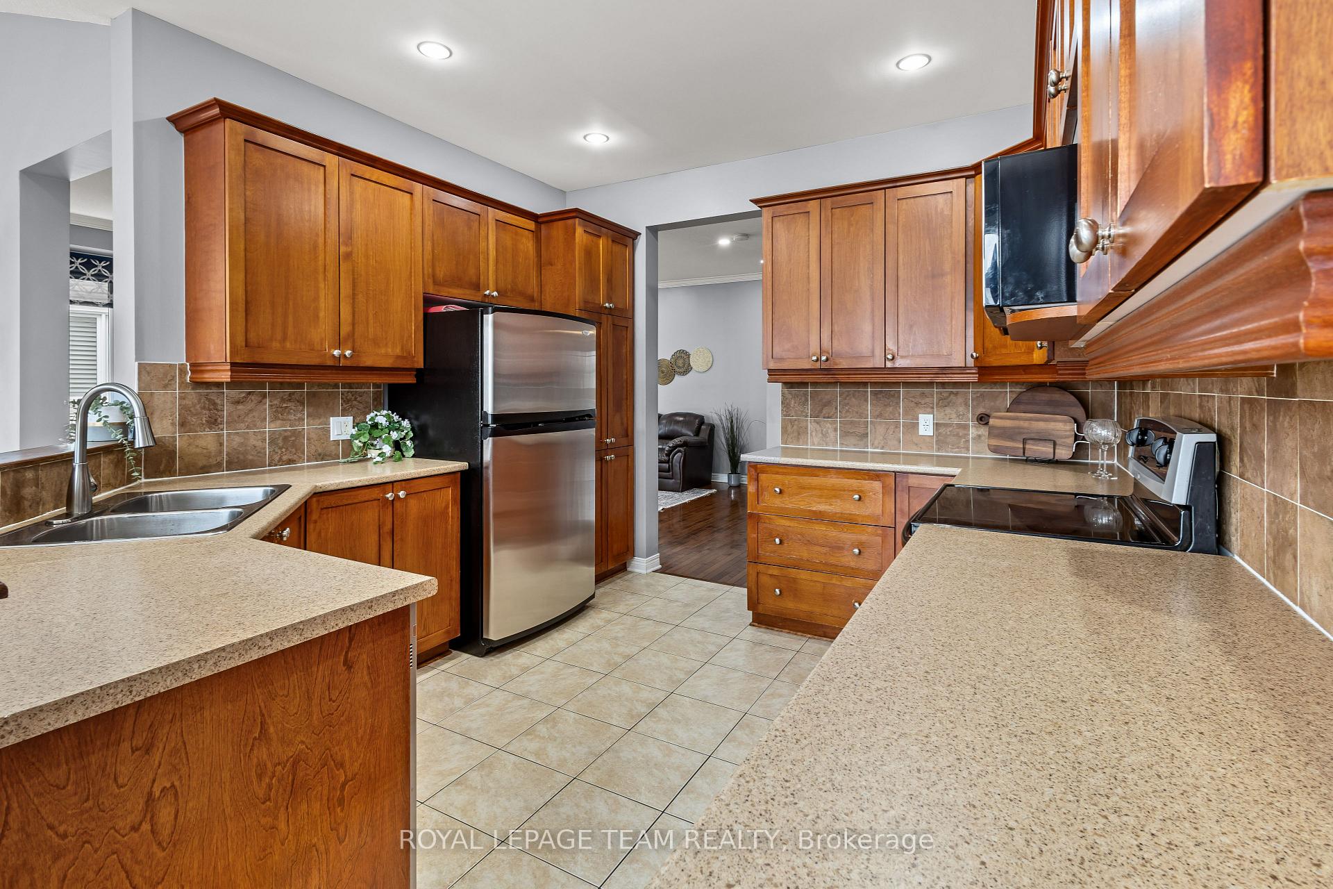 Photo 14 of 817 Feather Moss Way, Ottawa, Riverside South/Gloucester Glen — HOMEH