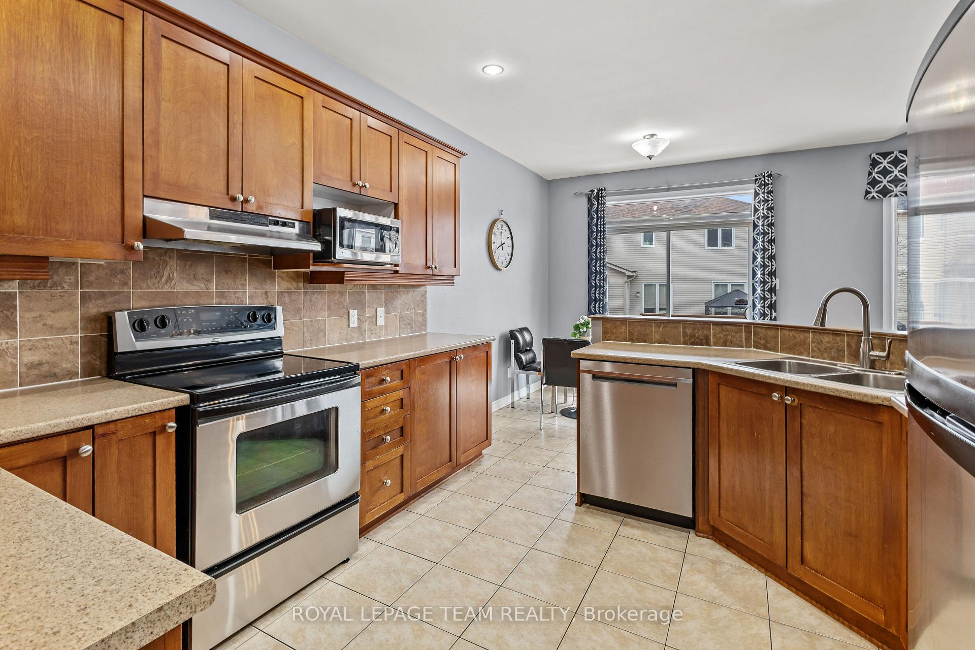 Photo 15 of 817 Feather Moss Way, Ottawa, Riverside South/Gloucester Glen — HOMEH