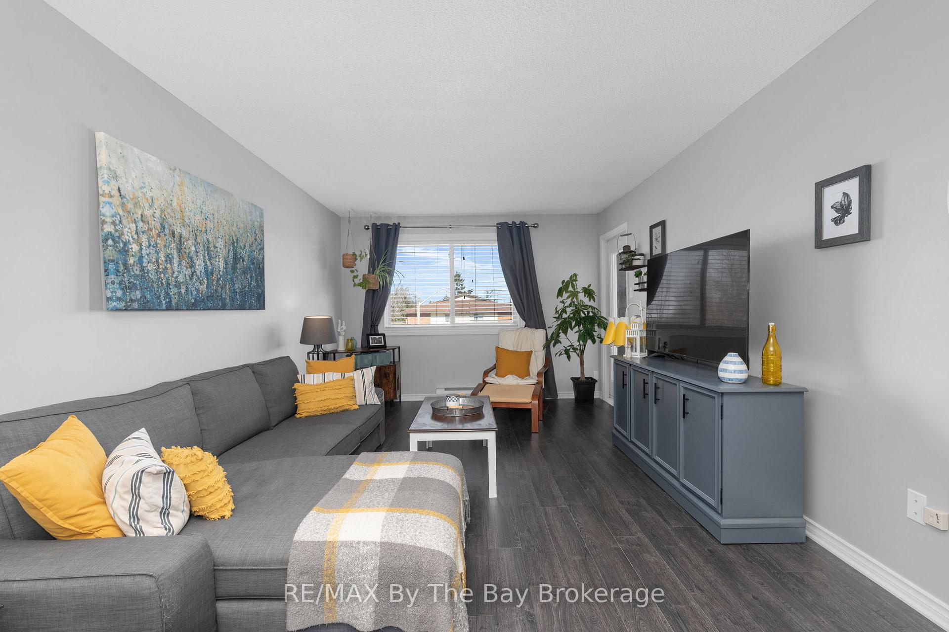 Photo 5 of Unit 307, 25 Meadow Lane, Barrie, Ardagh — HOMEH