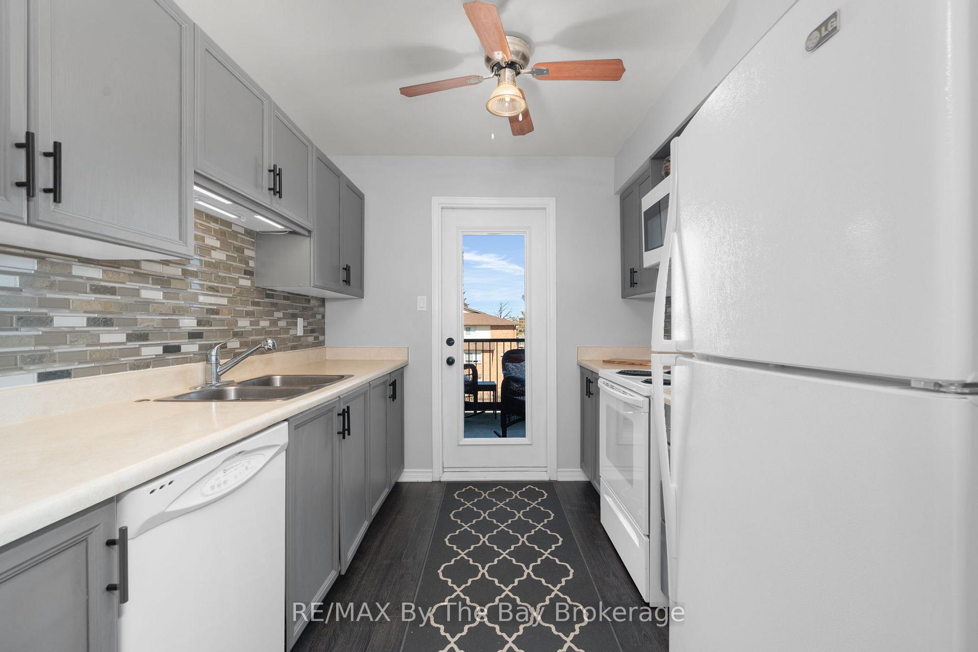 Photo 10 of Unit 307, 25 Meadow Lane, Barrie, Ardagh — HOMEH