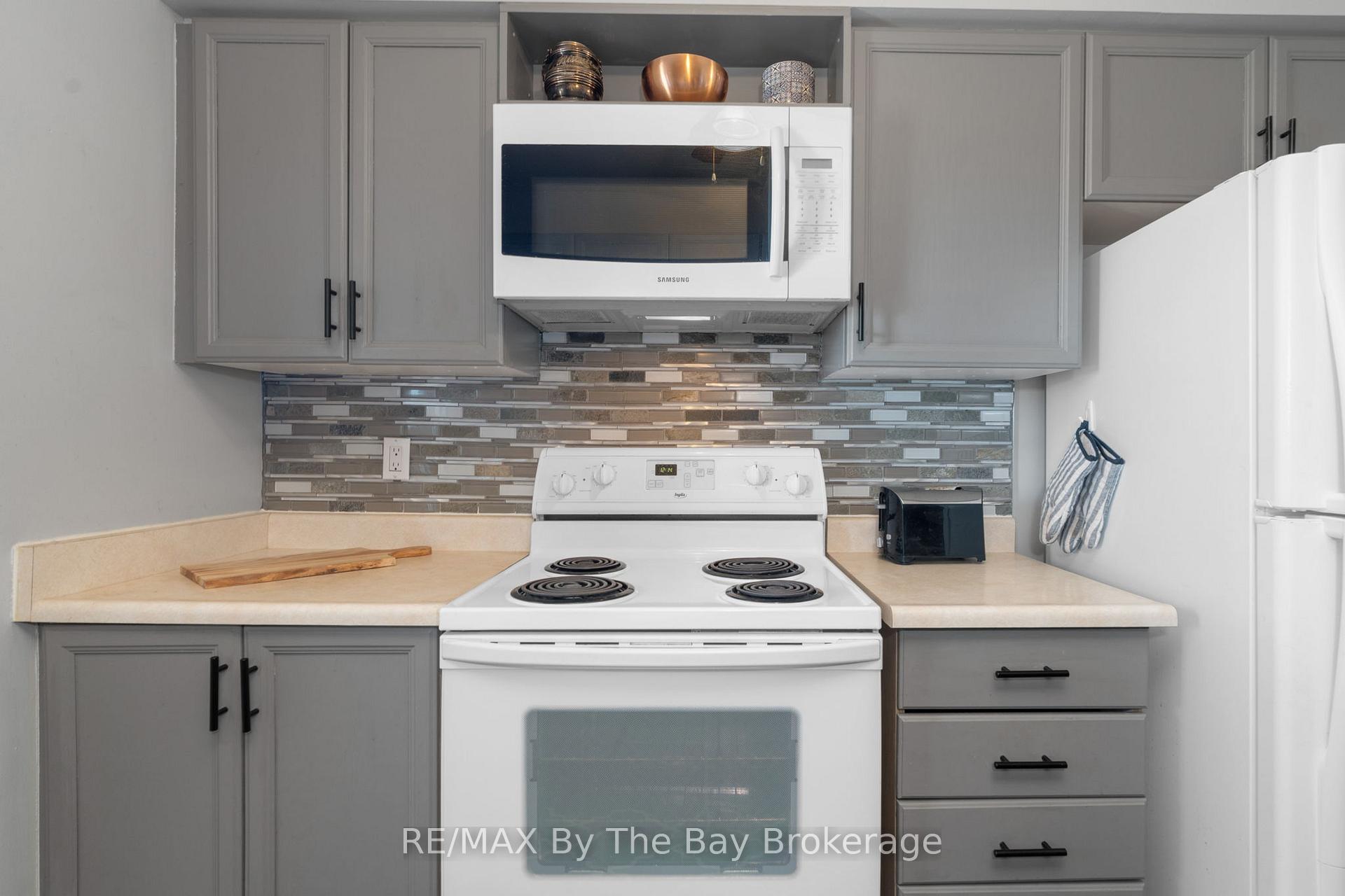 Photo 12 of Unit 307, 25 Meadow Lane, Barrie, Ardagh — HOMEH