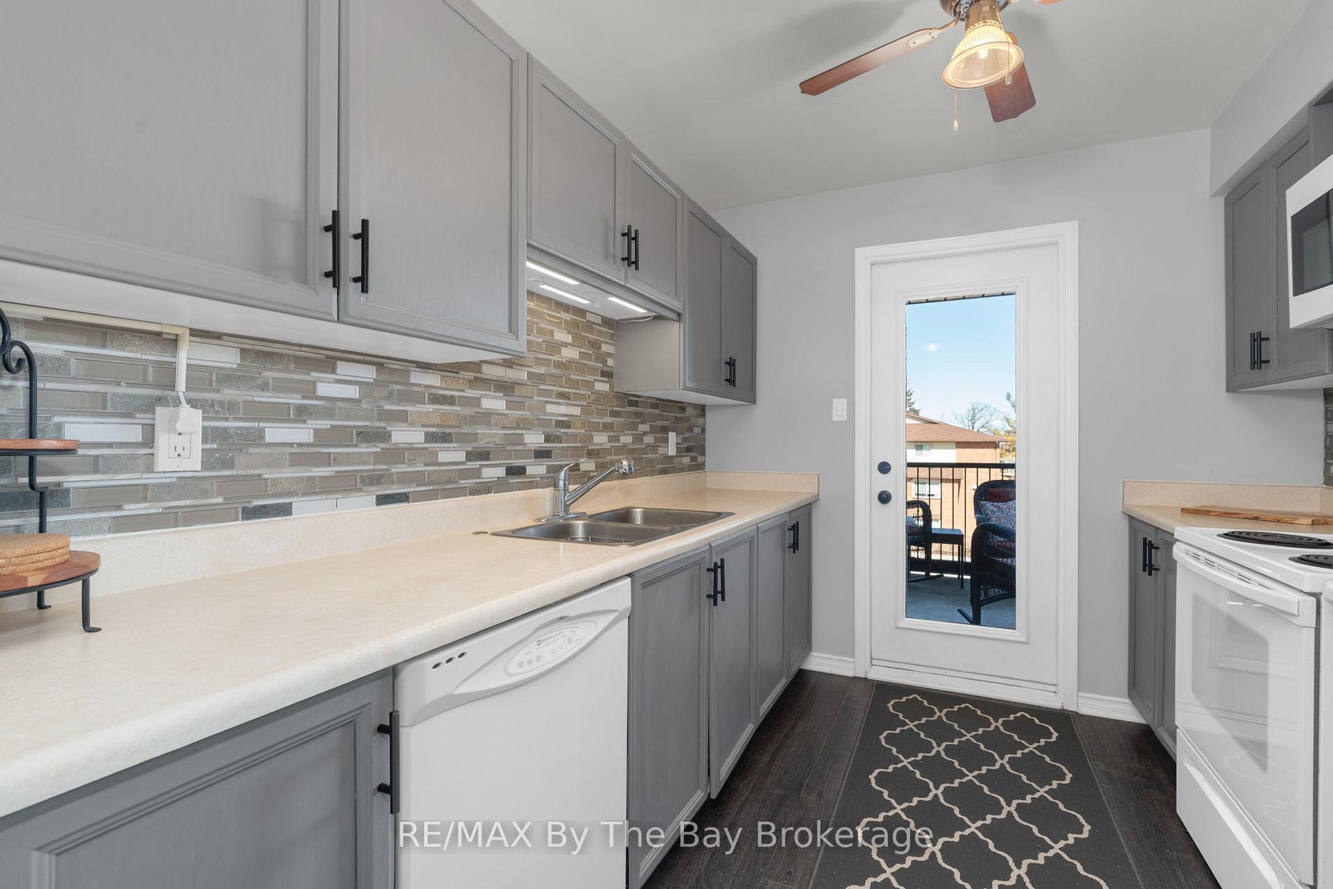 Photo 13 of Unit 307, 25 Meadow Lane, Barrie, Ardagh — HOMEH