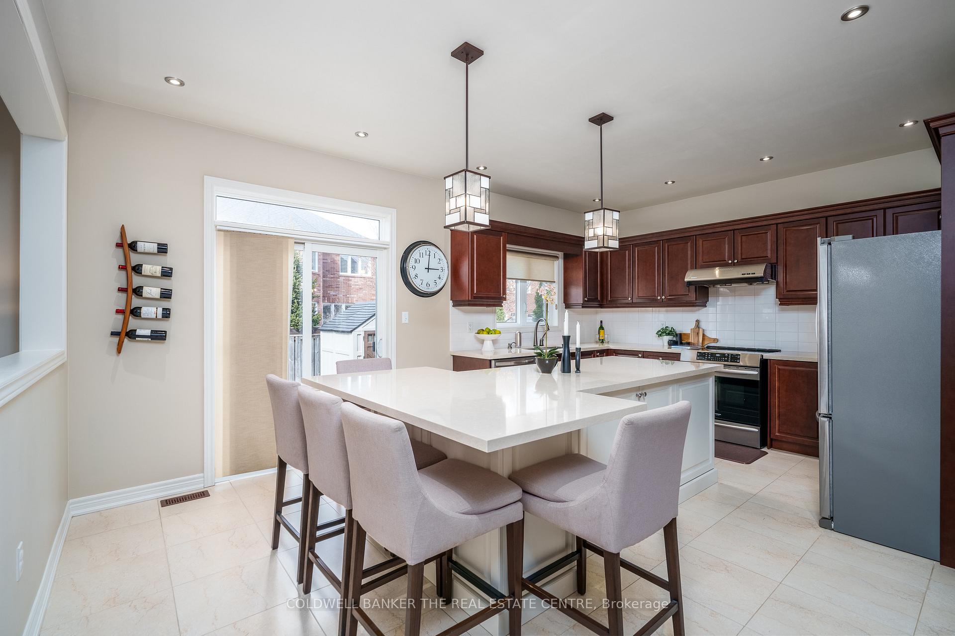 Photo 4 of 18 Tonner Crescent, Aurora, Bayview Northeast — HOMEH