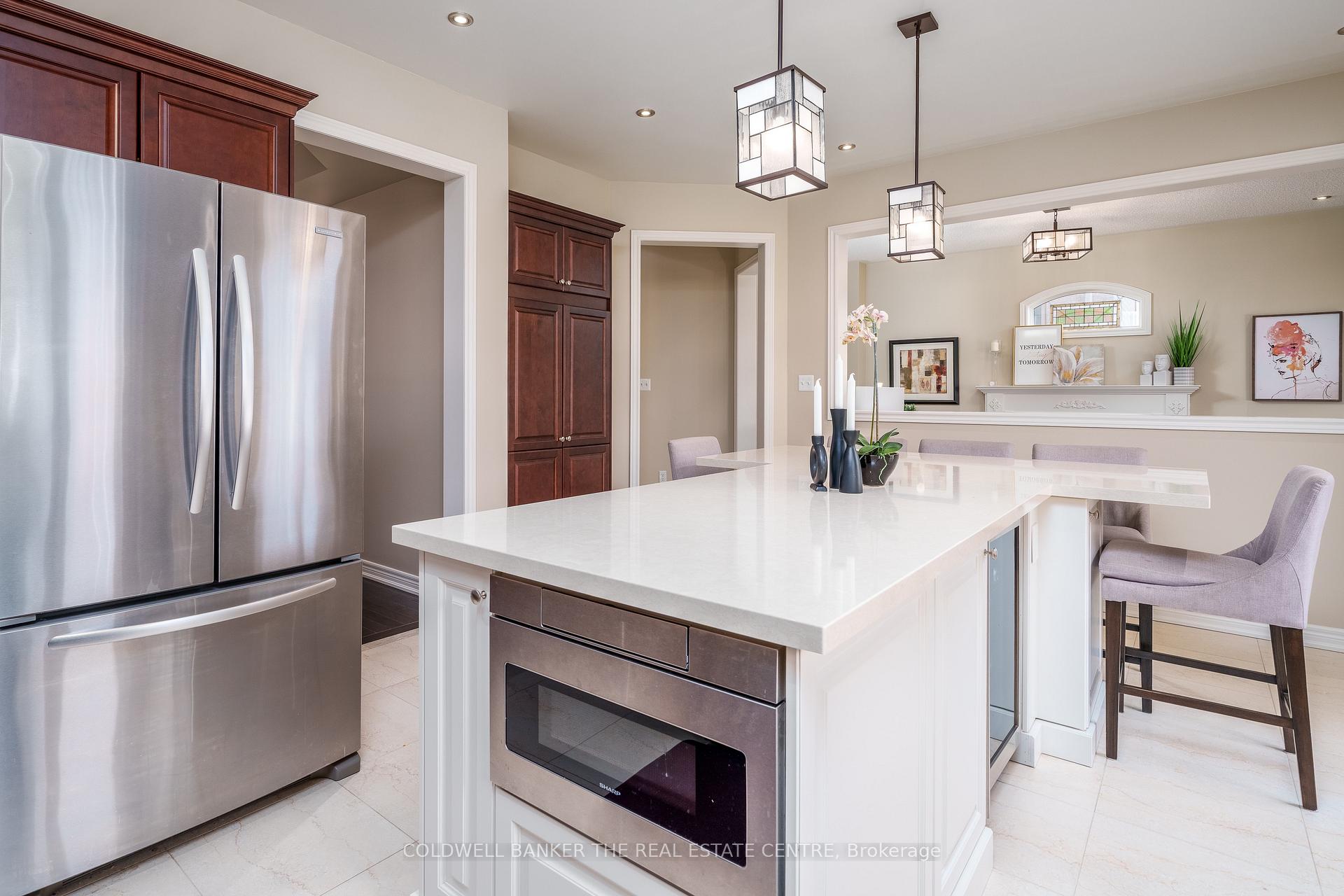 Photo 5 of 18 Tonner Crescent, Aurora, Bayview Northeast — HOMEH