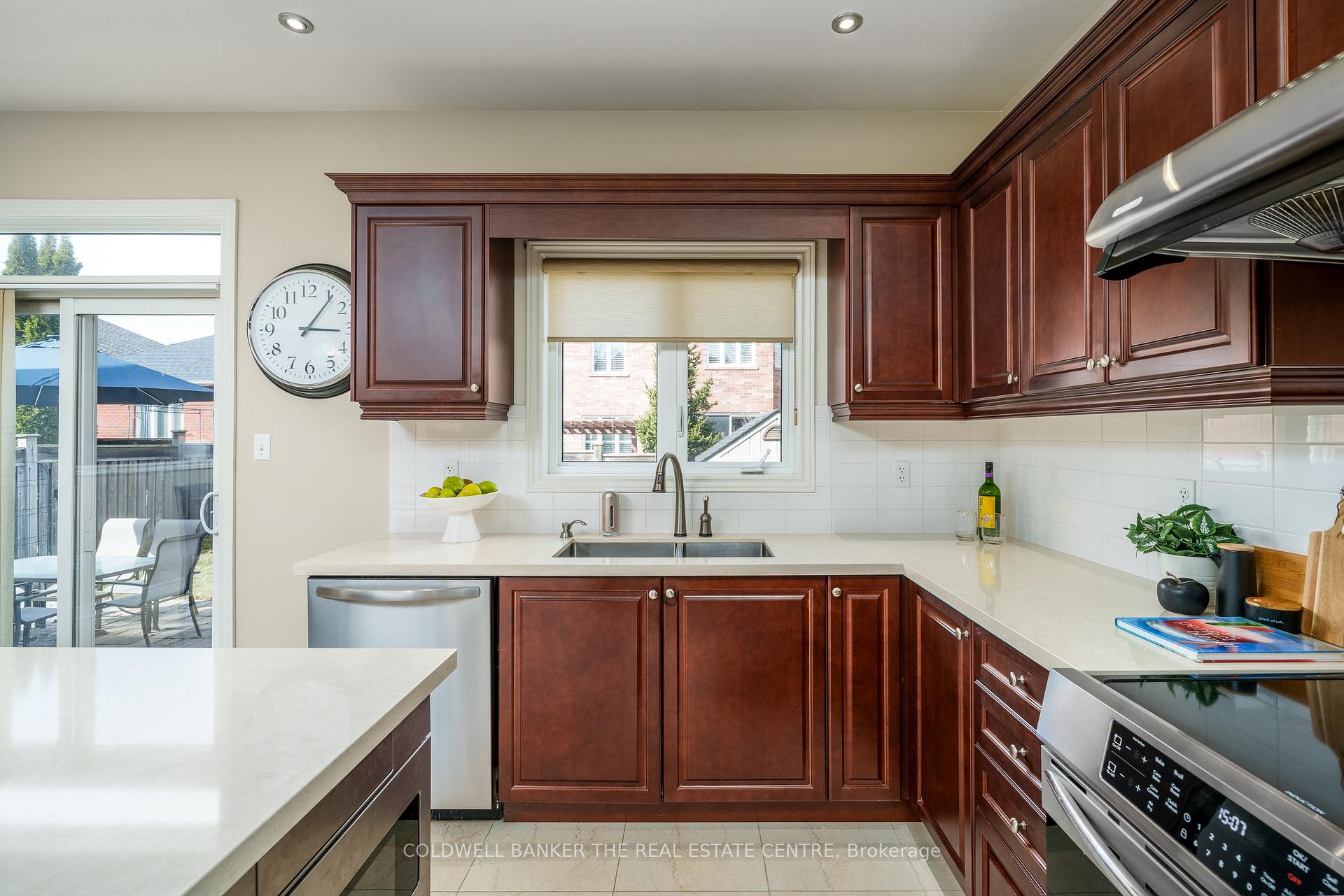 Photo 6 of 18 Tonner Crescent, Aurora, Bayview Northeast — HOMEH