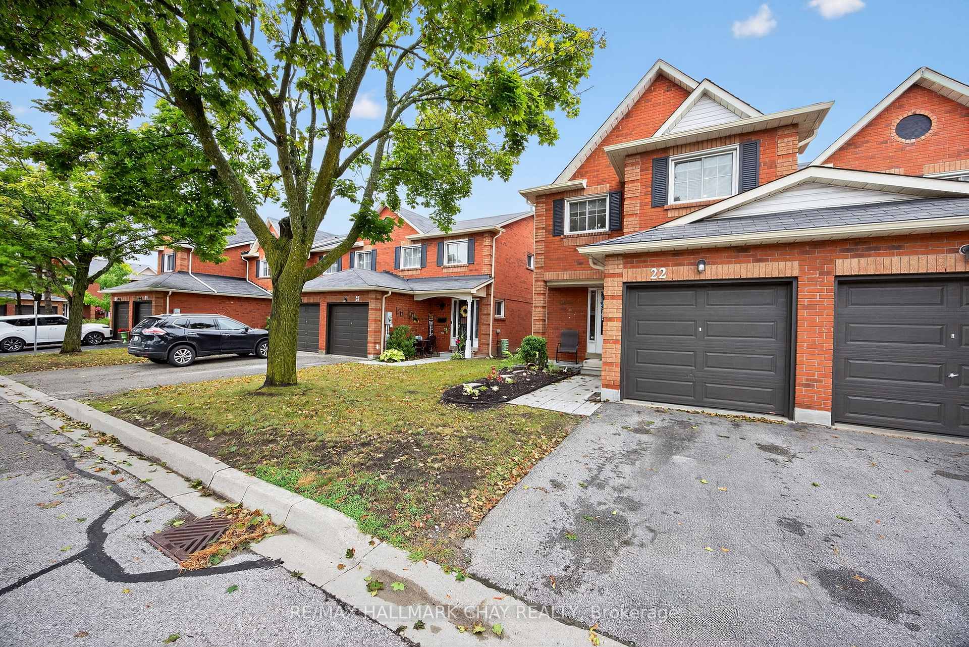 Photo 3 of Unit 22, 165 Kozlov Street, Barrie, West Bayfield — HOMEH