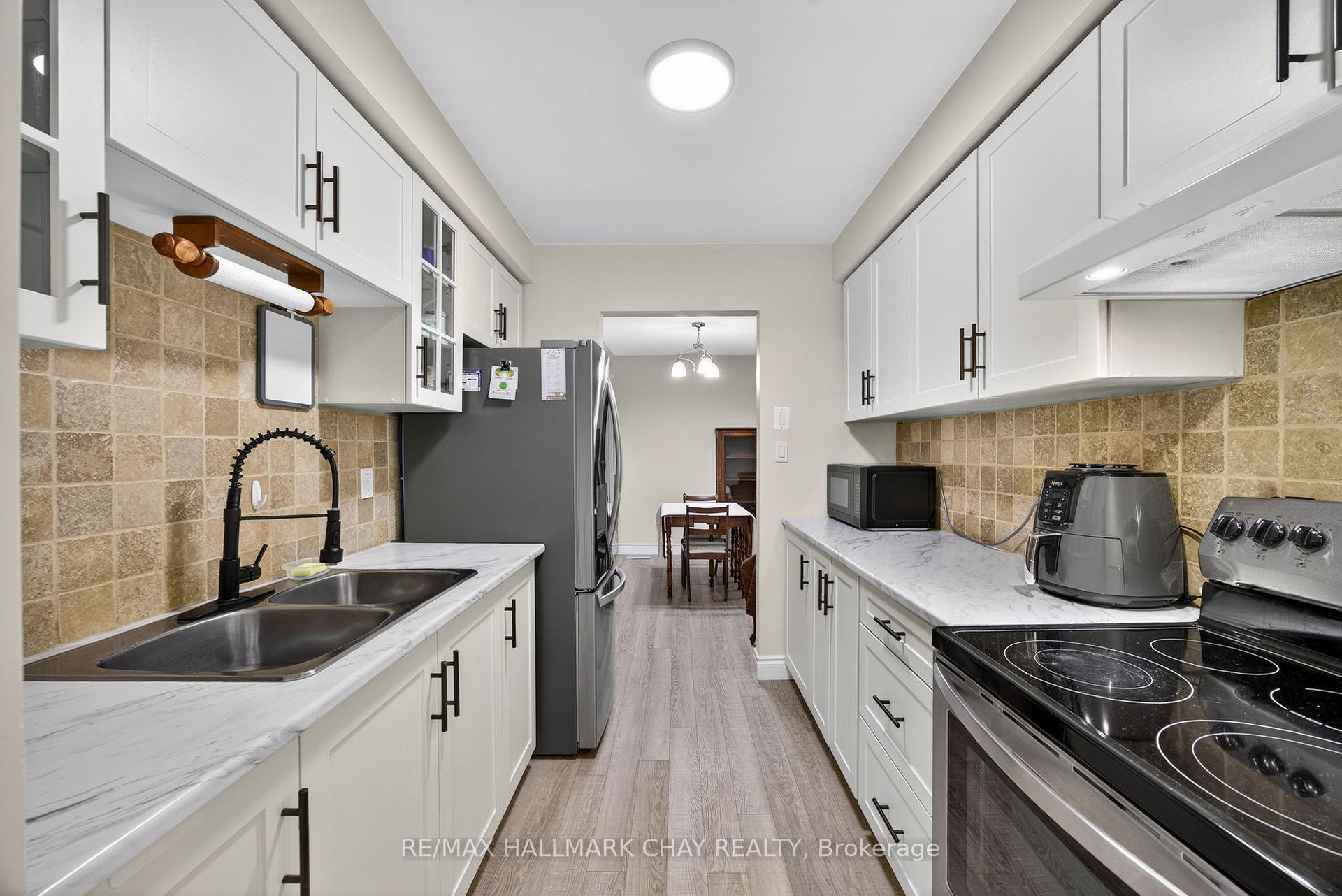 Photo 7 of Unit 22, 165 Kozlov Street, Barrie, West Bayfield — HOMEH