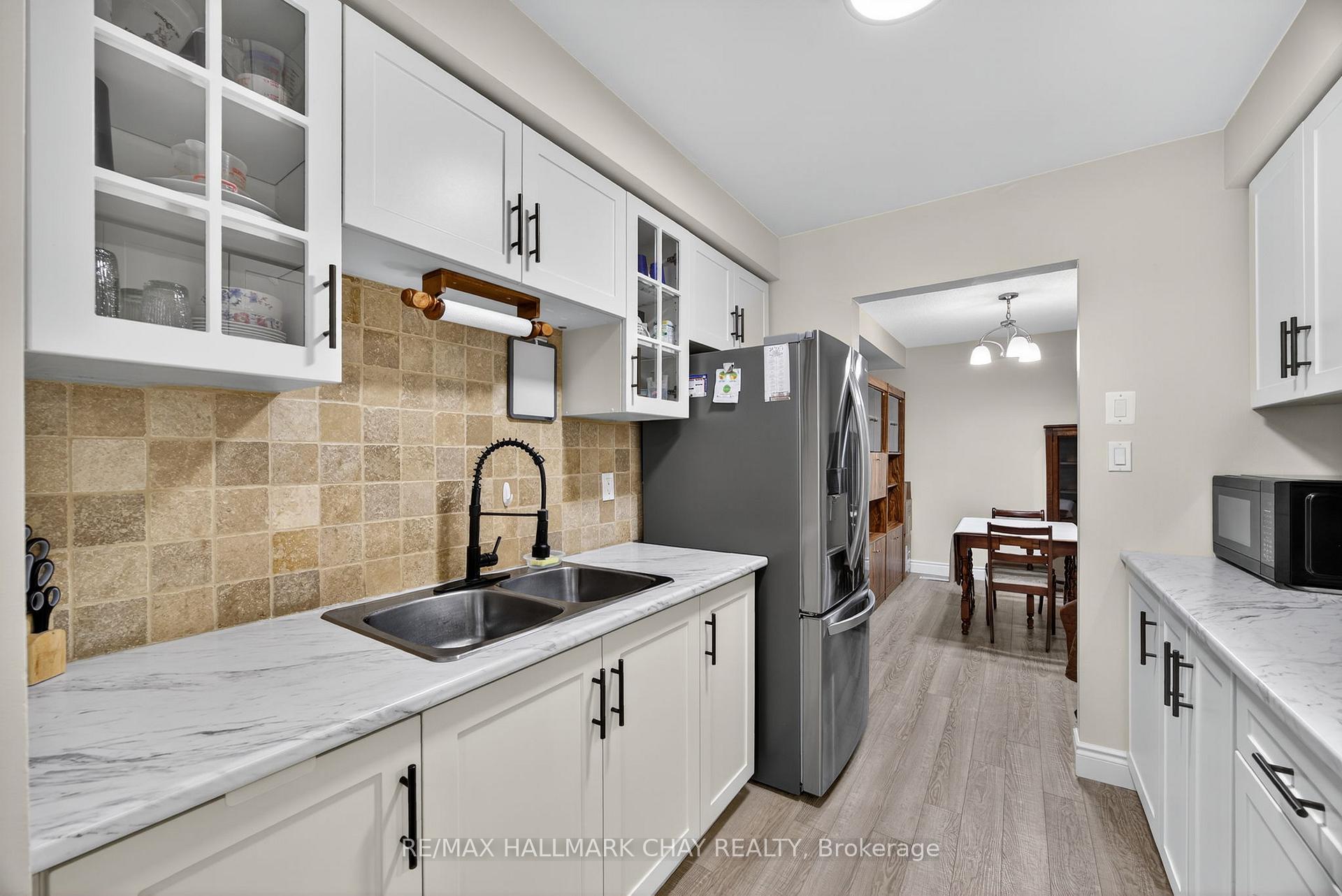 Photo 8 of Unit 22, 165 Kozlov Street, Barrie, West Bayfield — HOMEH