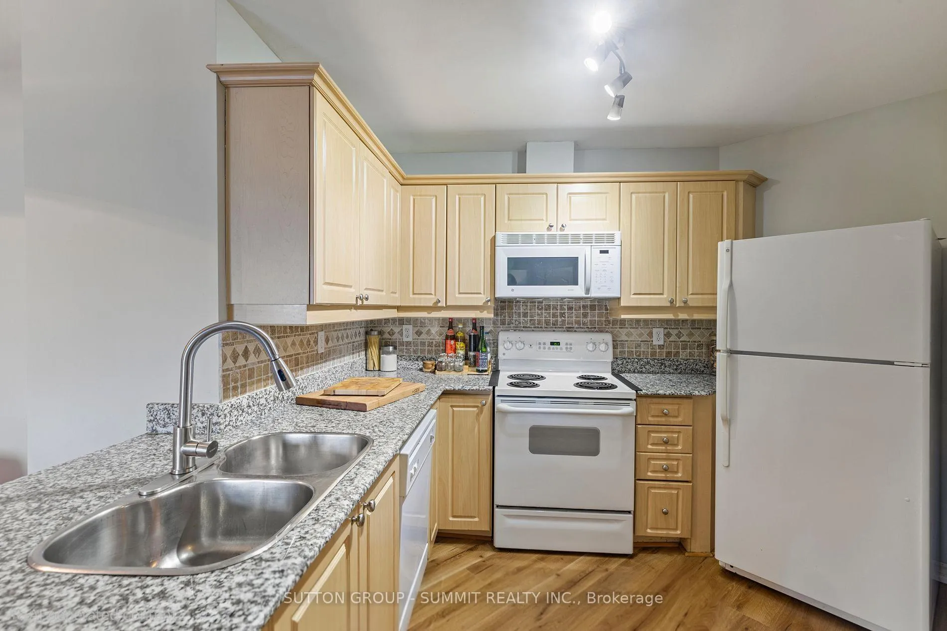 Photo 7 of Unit 411, 135 James Street S, Hamilton, Corktown — HOMEH