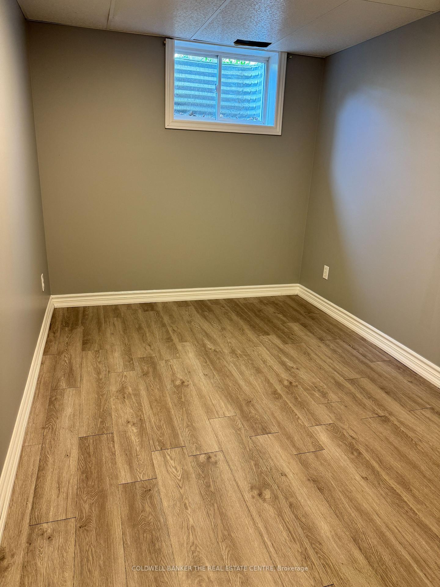 Photo 5 of 22 Roser Crescent, Clarington, Bowmanville — HOMEH