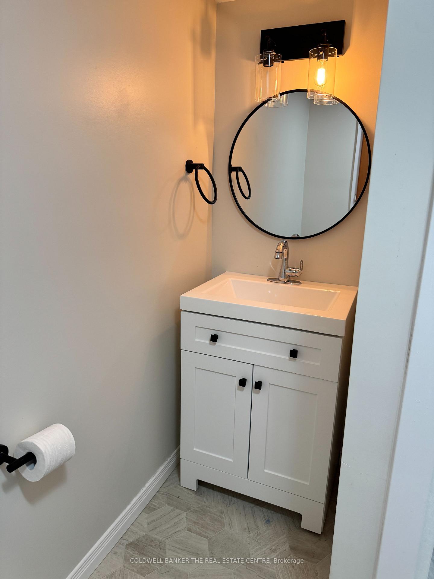 Photo 6 of 22 Roser Crescent, Clarington, Bowmanville — HOMEH