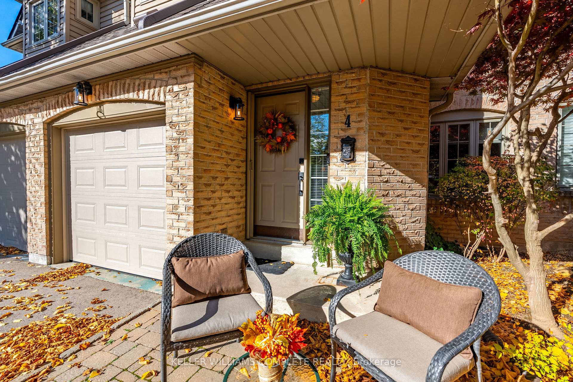 Photo 2 of Unit 4, 286 Hamilton Drive, Hamilton, Ancaster — HOMEH