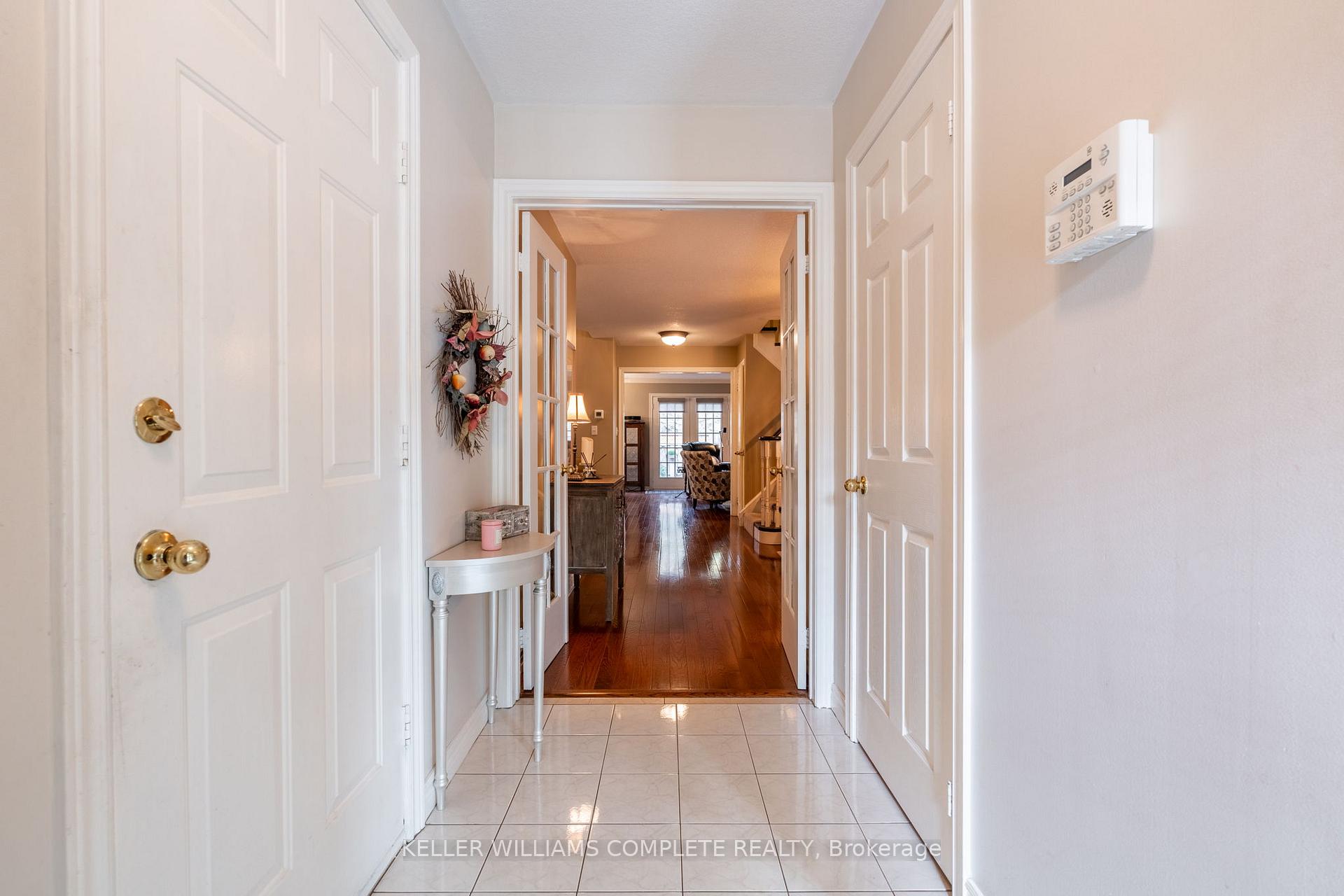 Photo 4 of Unit 4, 286 Hamilton Drive, Hamilton, Ancaster — HOMEH