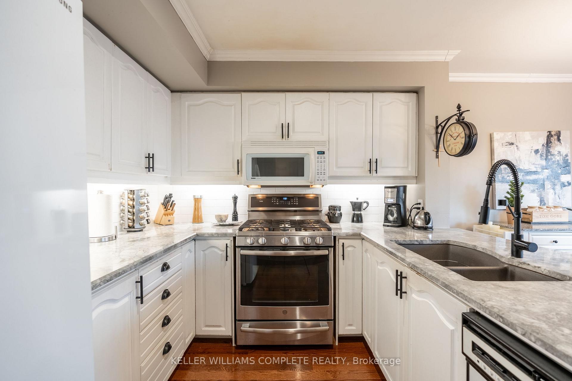 Photo 11 of Unit 4, 286 Hamilton Drive, Hamilton, Ancaster — HOMEH
