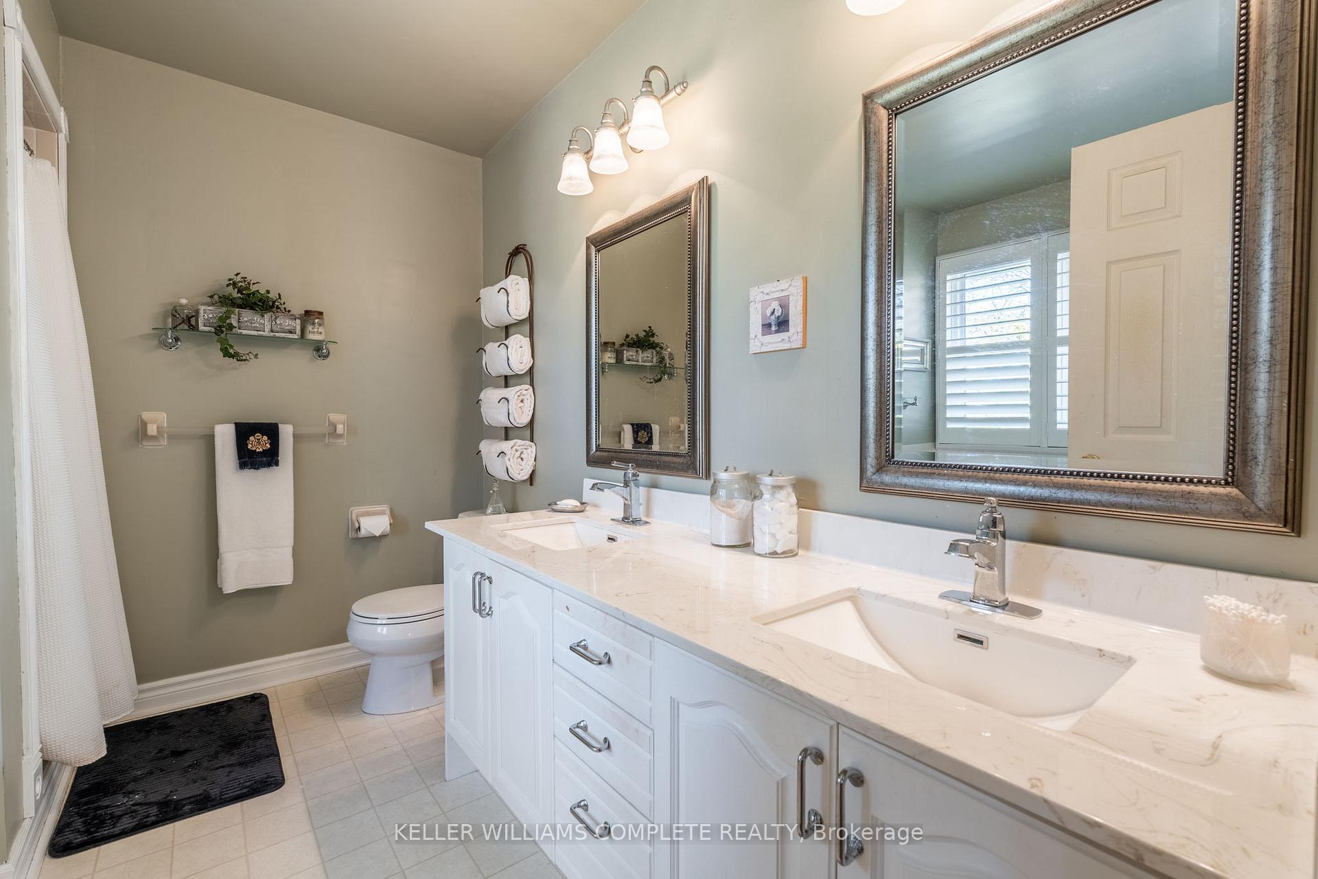 Photo 17 of Unit 4, 286 Hamilton Drive, Hamilton, Ancaster — HOMEH