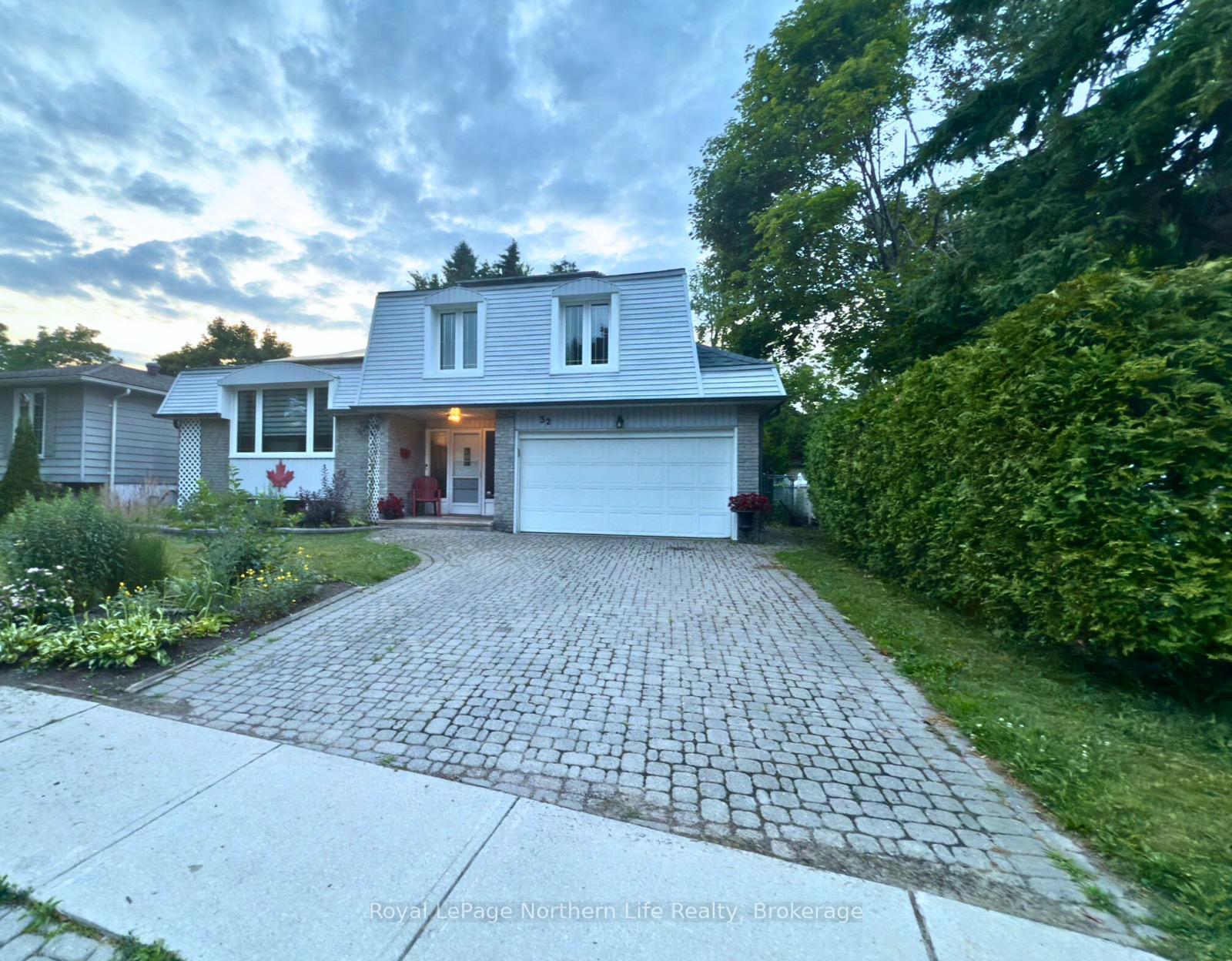 Photo 3 of 32 Indian Arrow Road, Barrie, North Shore — HOMEH