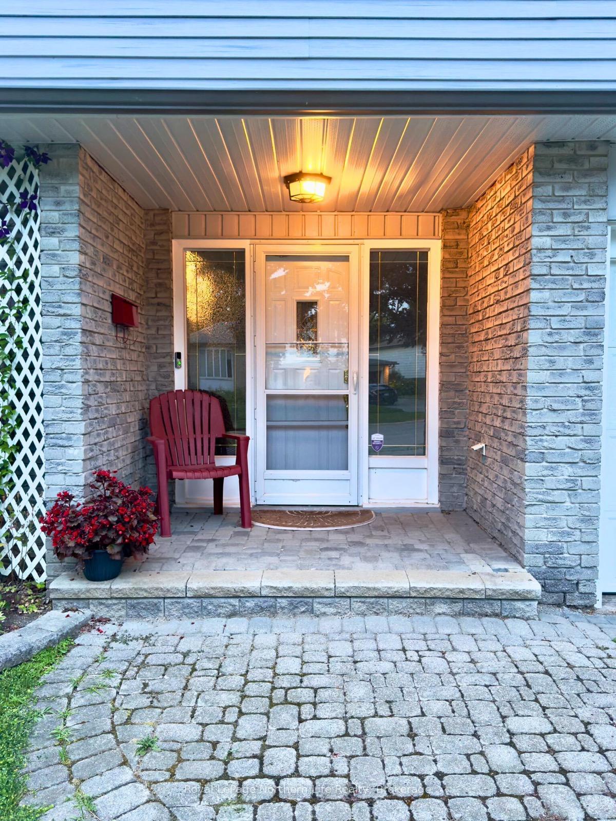 Photo 4 of 32 Indian Arrow Road, Barrie, North Shore — HOMEH