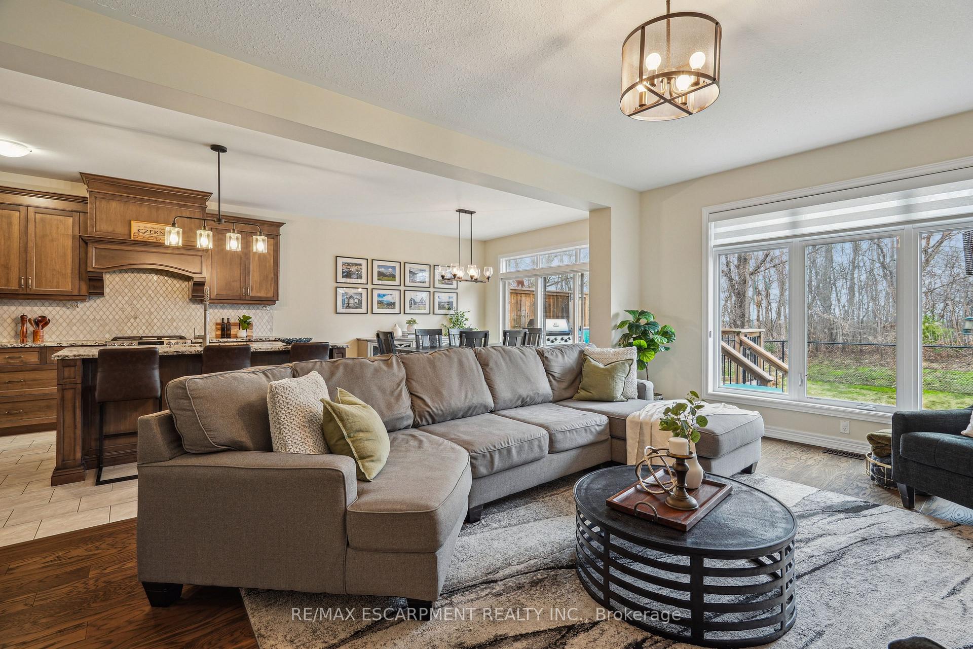 Photo 10 of 41 Hickory Drive, Guelph/Eramosa, Rockwood — HOMEH