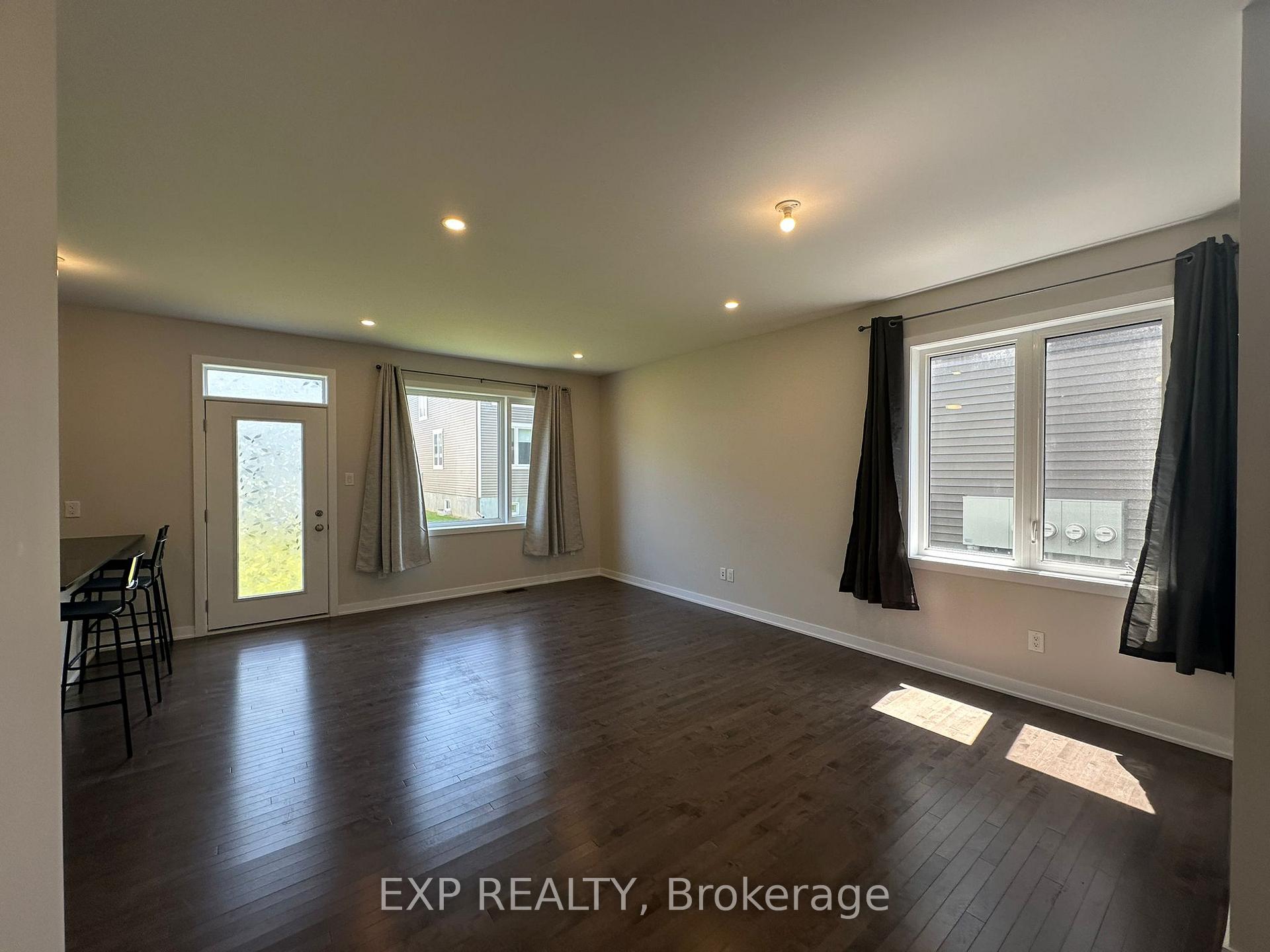 Photo 8 of 327 Canadensis Lane, Ottawa, Barrhaven - Half Moon Bay — HOMEH