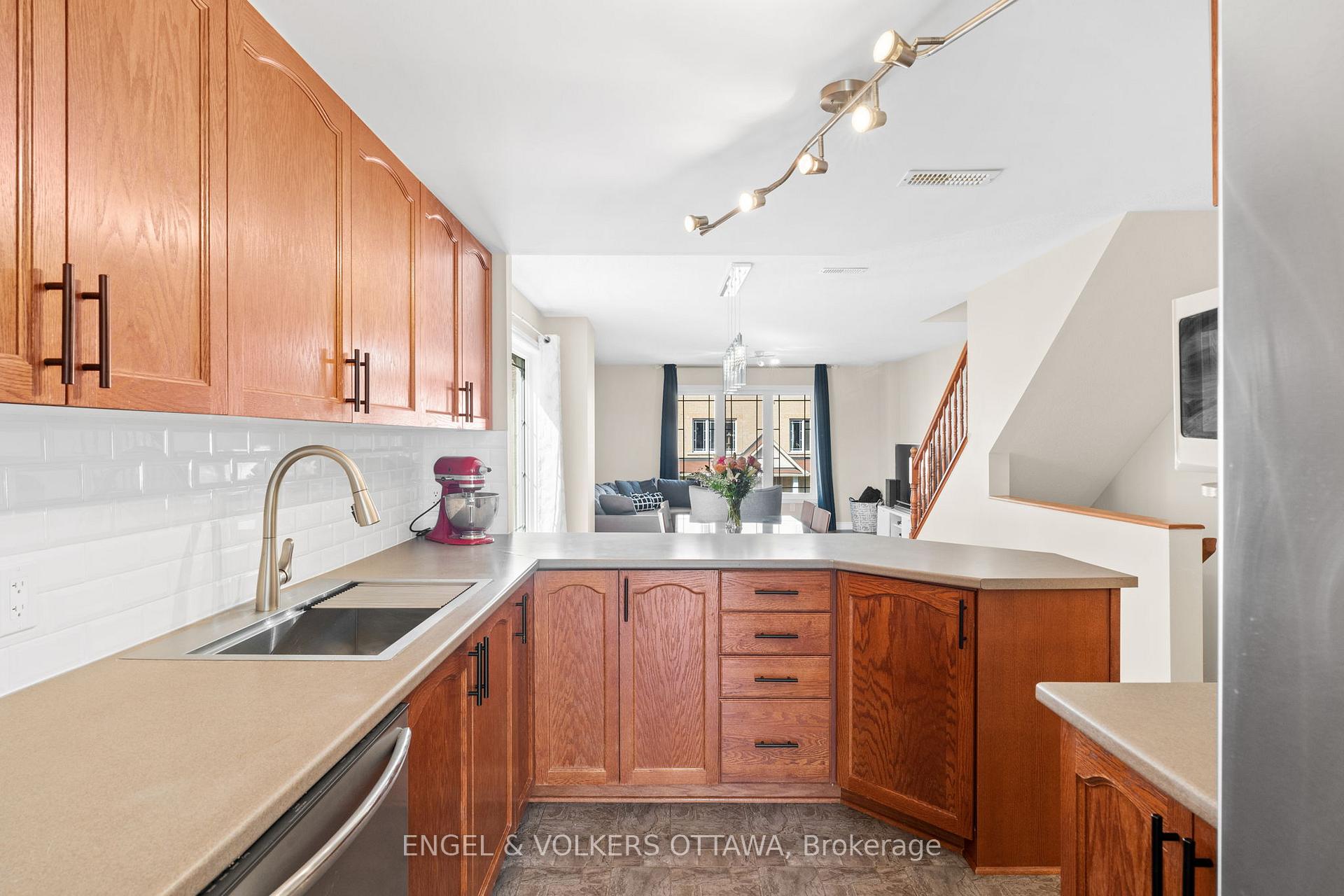 Photo 20 of 262 Paseo Private, Ottawa, Centrepointe — HOMEH