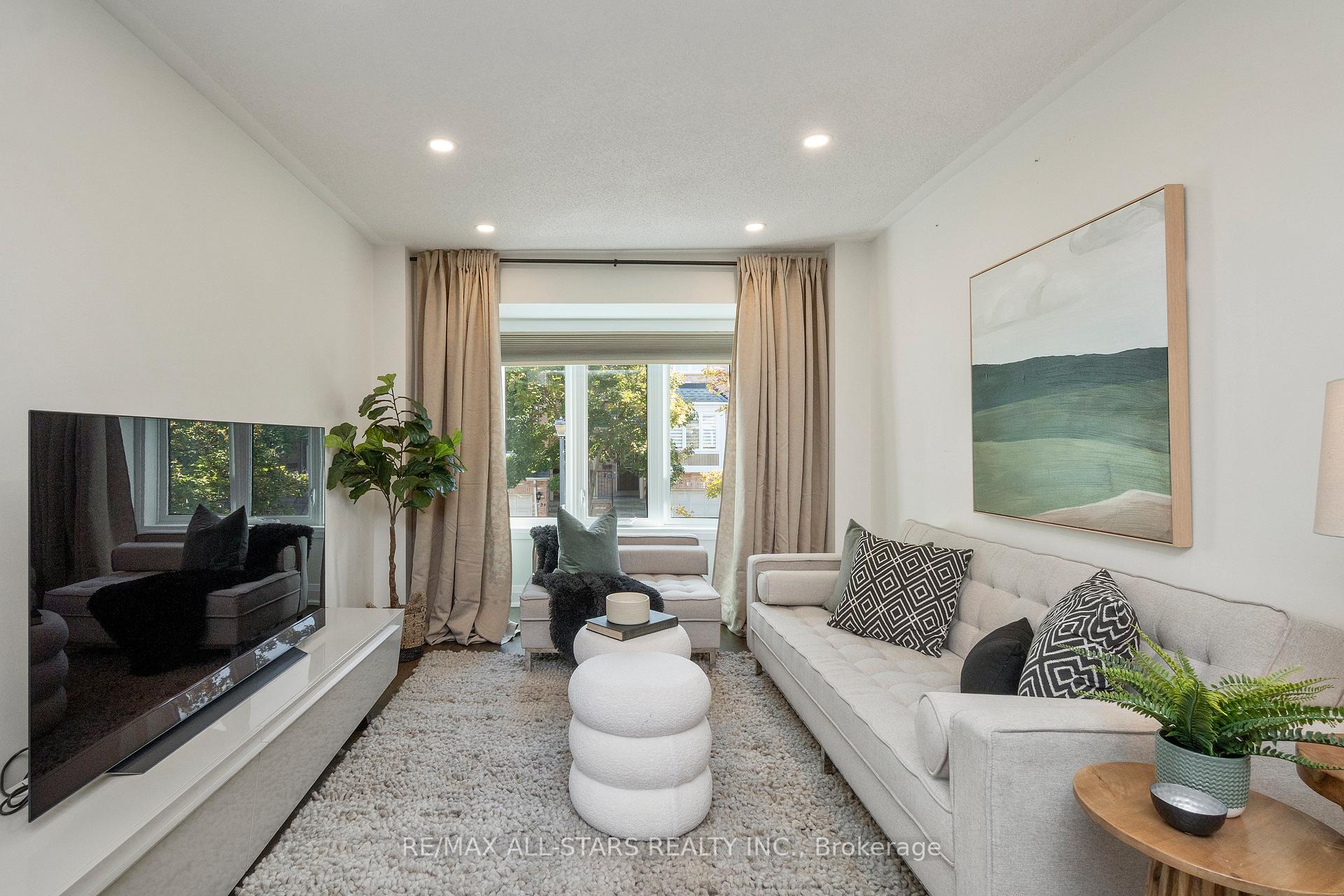 Photo 1 of 21 Rougehaven Way, Markham, Vinegar Hill — HOMEH