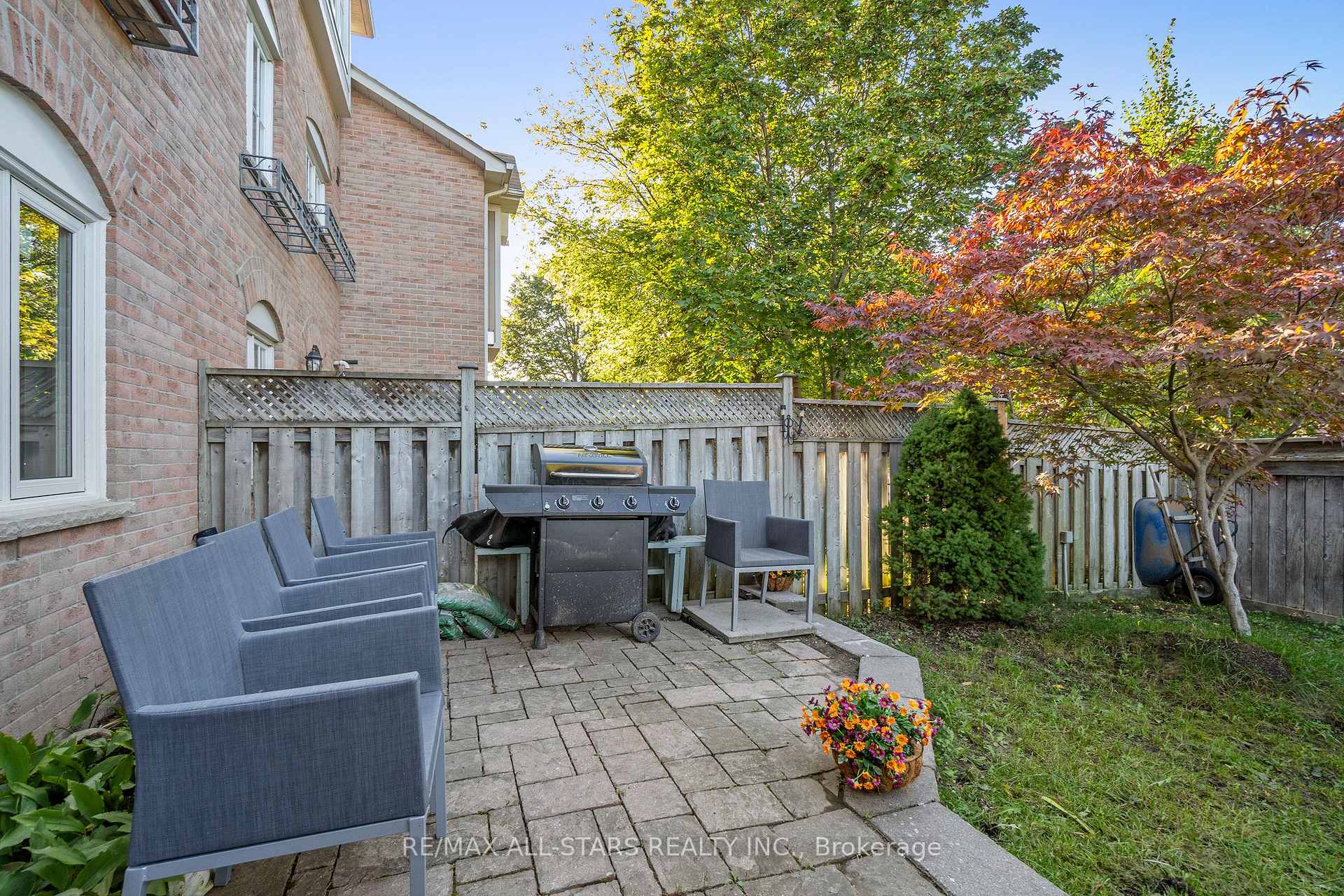 Photo 7 of 21 Rougehaven Way, Markham, Vinegar Hill — HOMEH