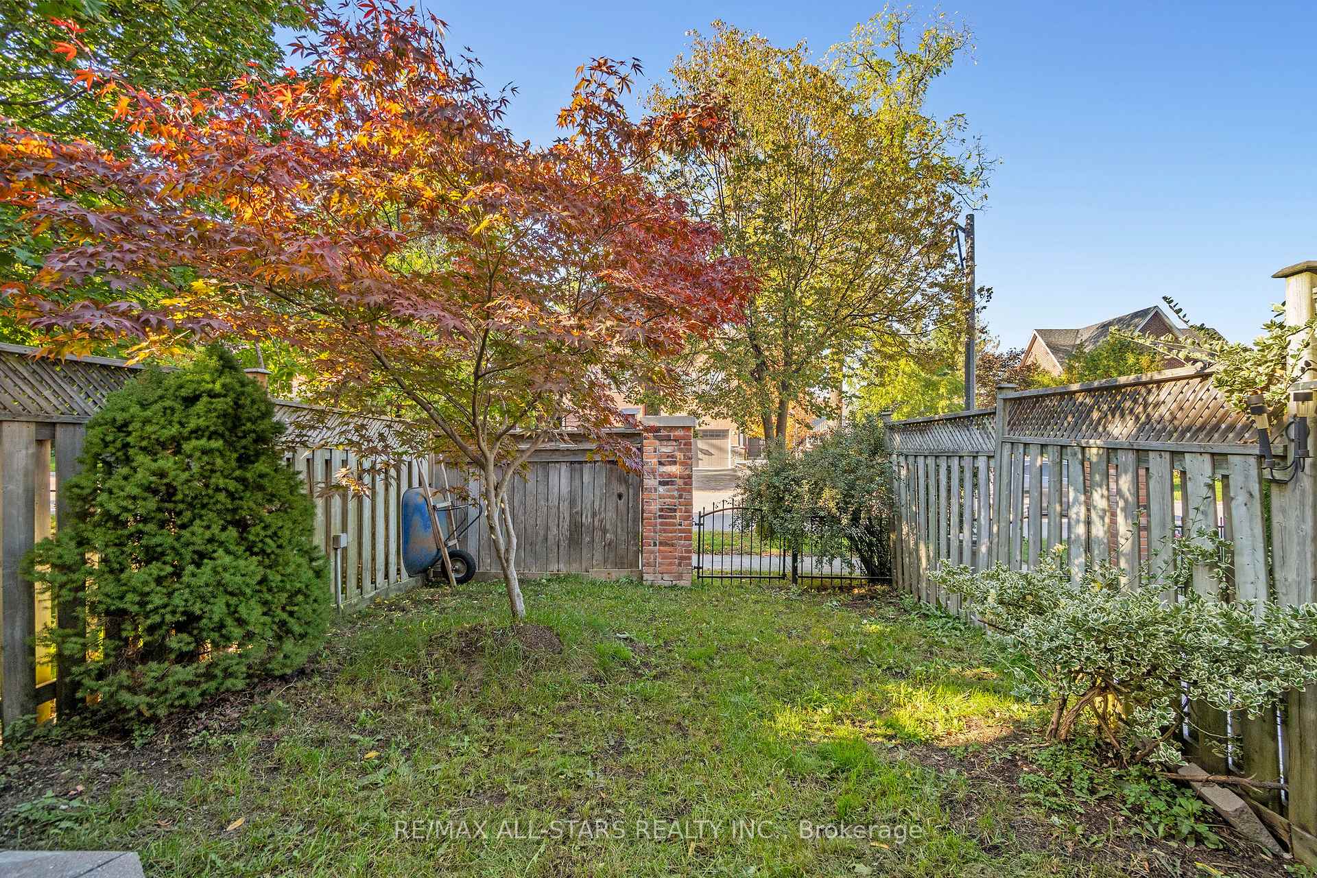 Photo 9 of 21 Rougehaven Way, Markham, Vinegar Hill — HOMEH