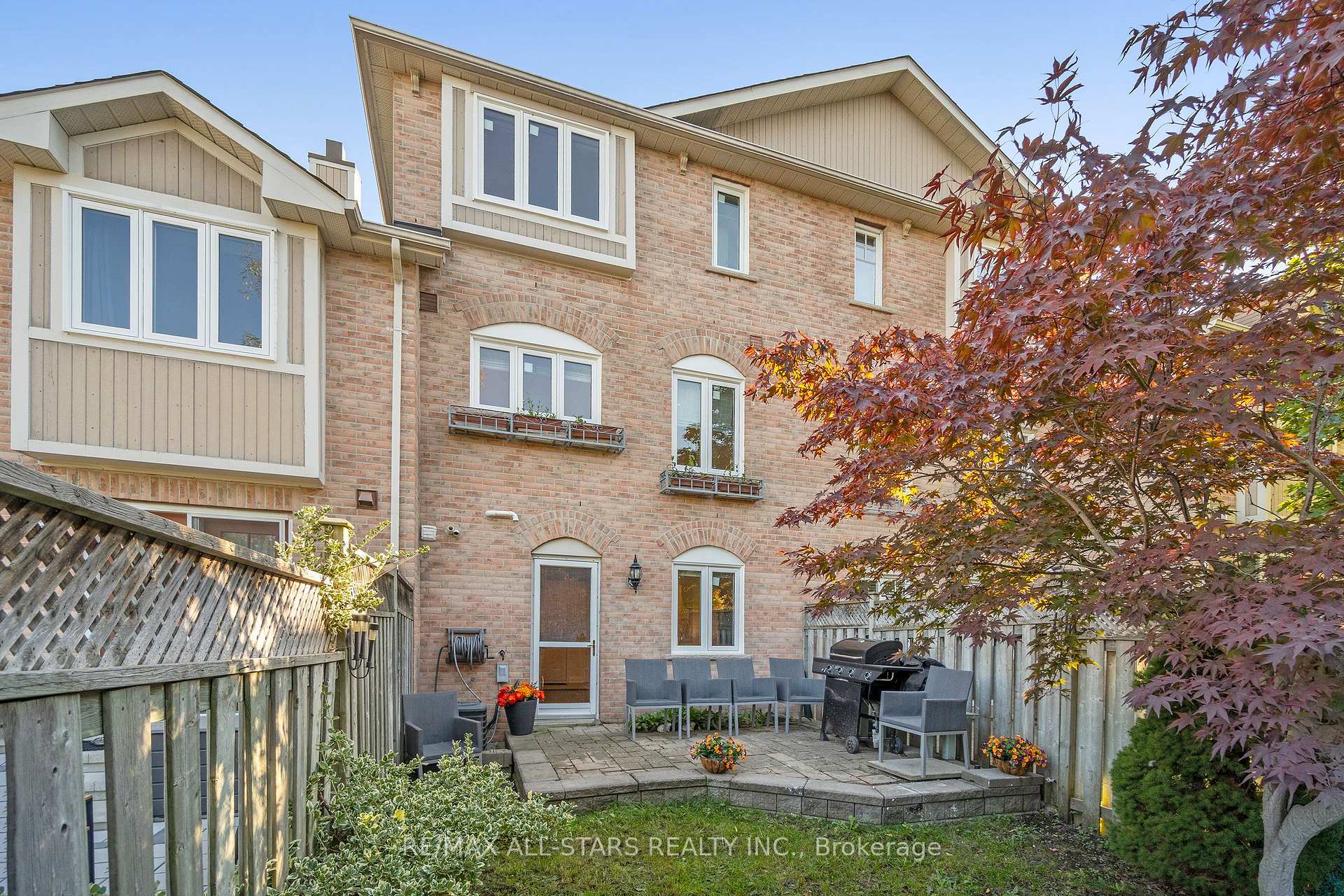 Photo 10 of 21 Rougehaven Way, Markham, Vinegar Hill — HOMEH