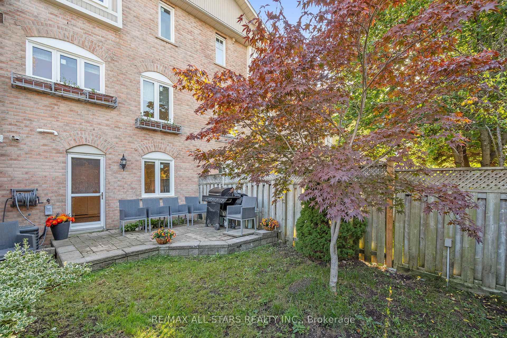 Photo 11 of 21 Rougehaven Way, Markham, Vinegar Hill — HOMEH