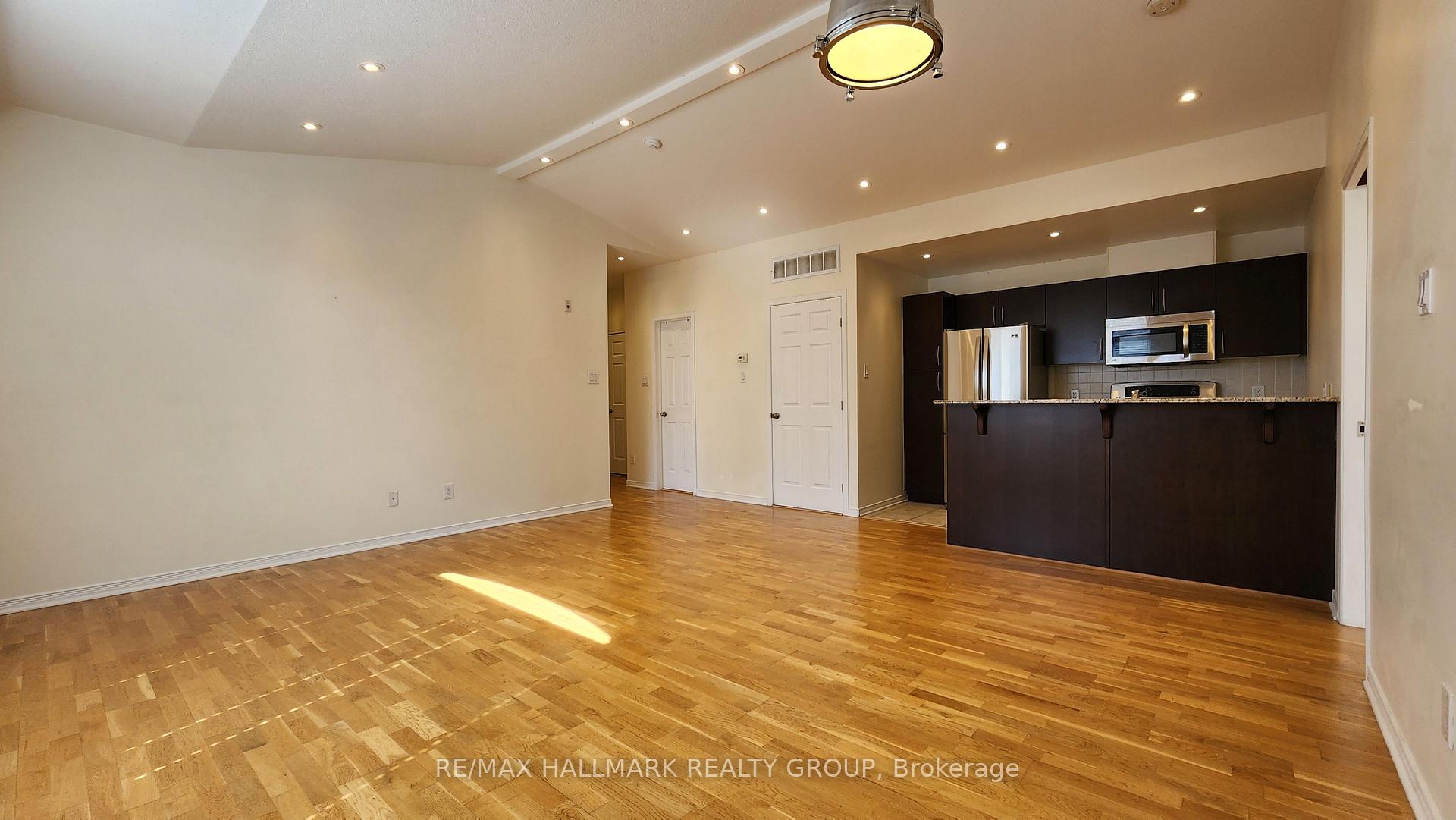 Photo 2 of Unit J, 270 Meilleur Private, Ottawa, Vanier — HOMEH