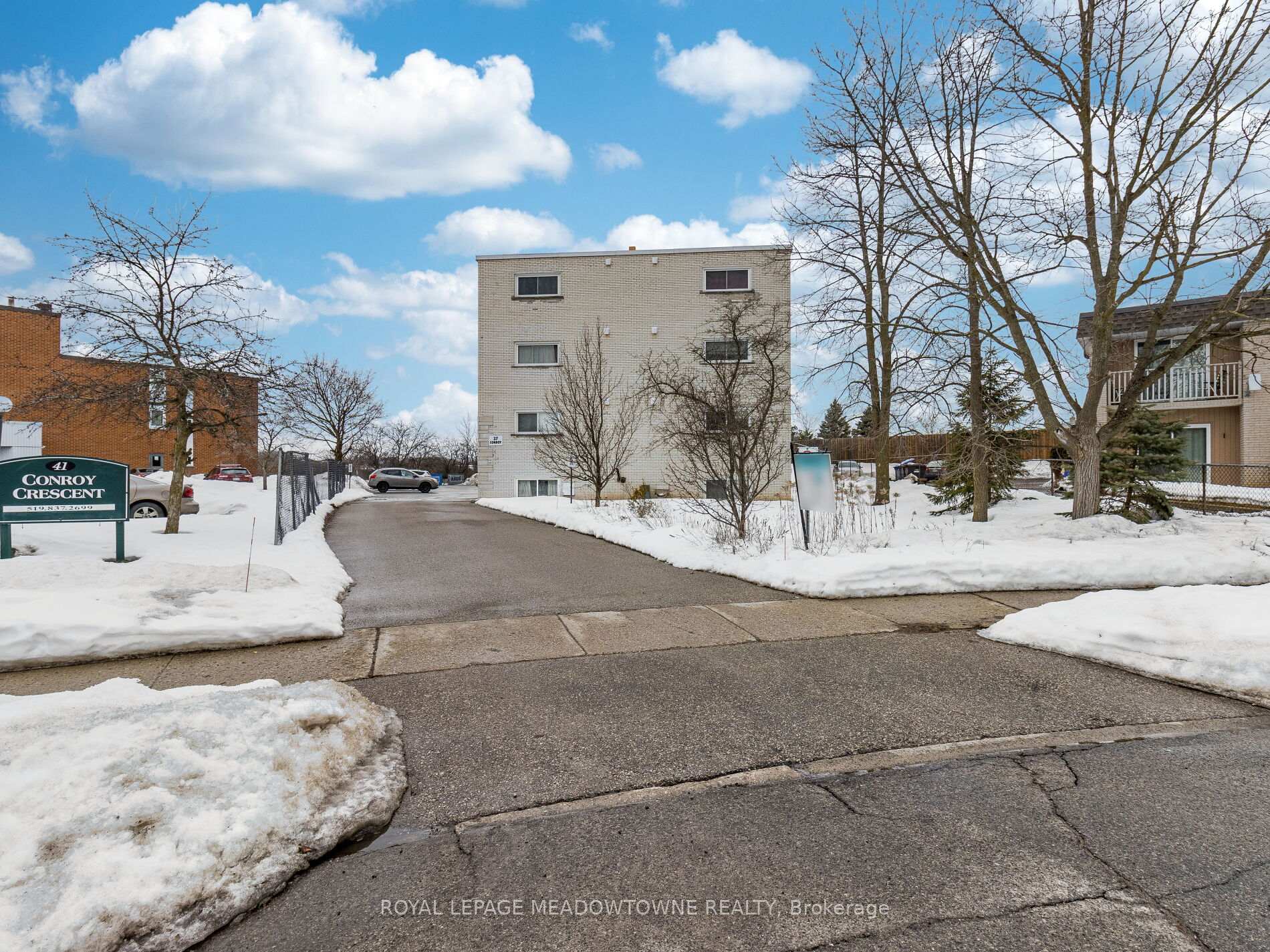 Photo 3 of Unit 13, 37 Conroy Crescent, Guelph, Dovercliffe Park/Old University — HOMEH