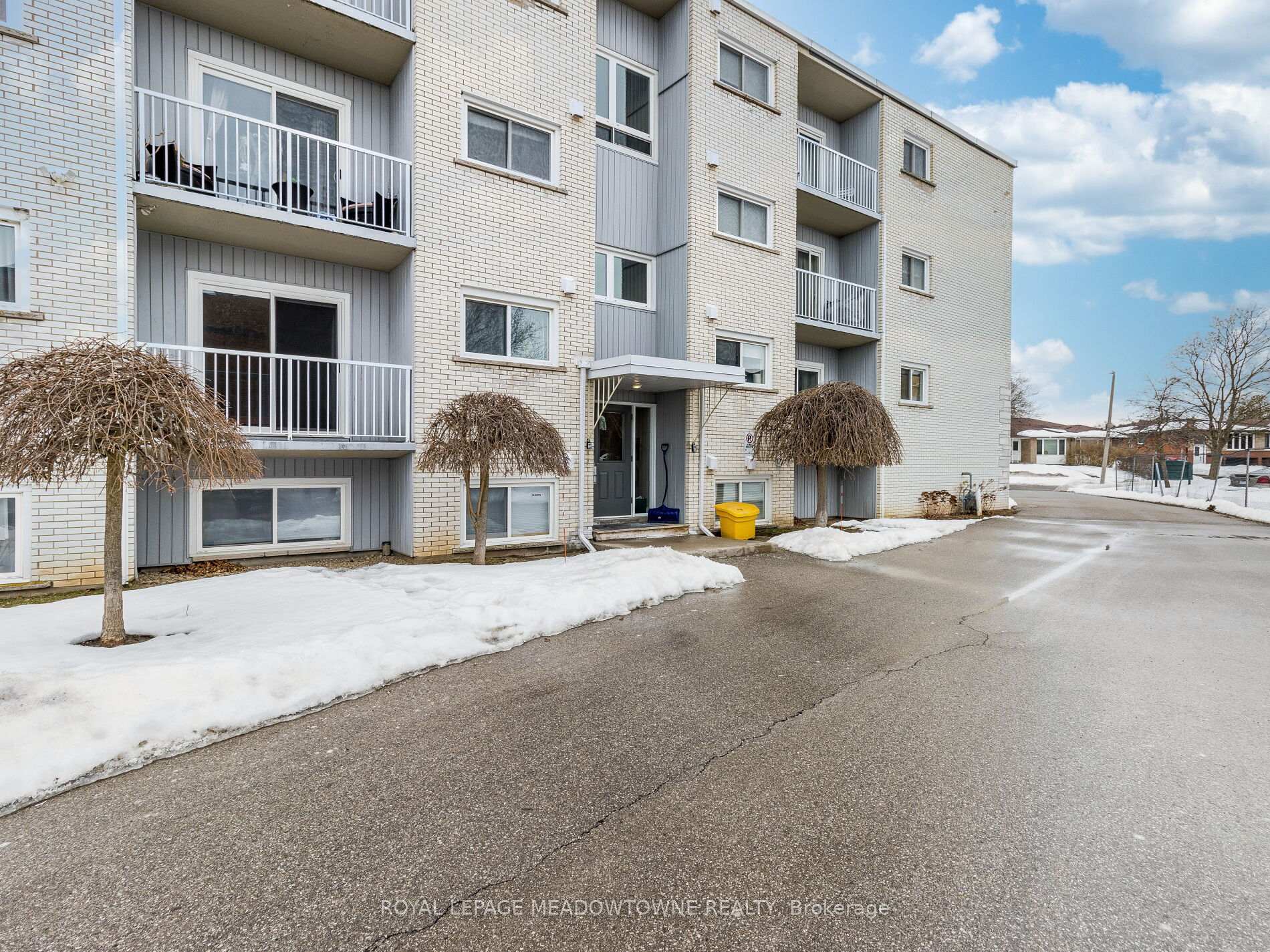 Photo 4 of Unit 13, 37 Conroy Crescent, Guelph, Dovercliffe Park/Old University — HOMEH