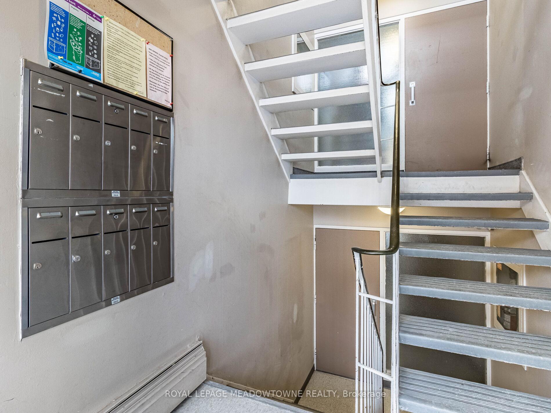 Photo 6 of Unit 13, 37 Conroy Crescent, Guelph, Dovercliffe Park/Old University — HOMEH