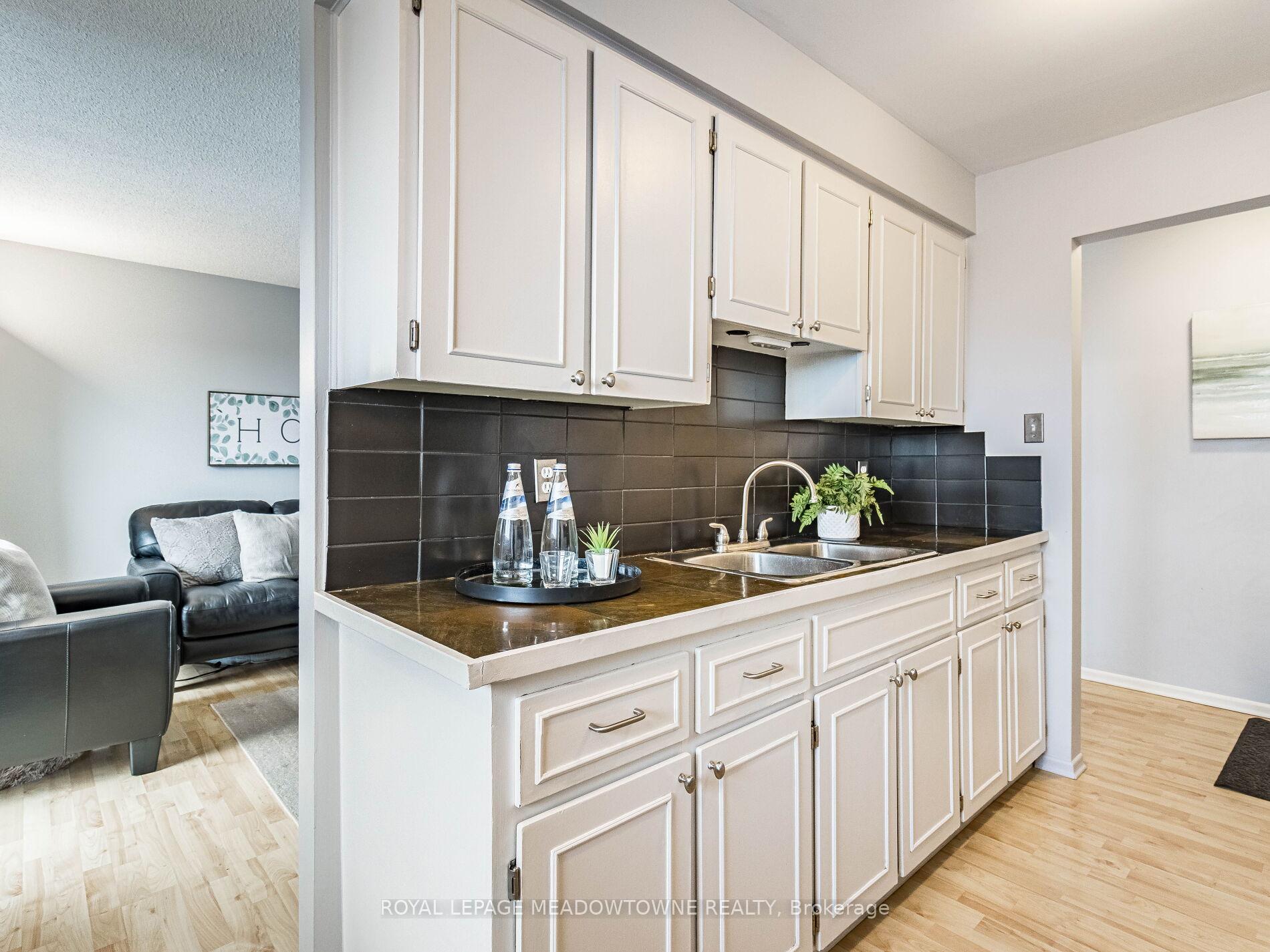 Photo 12 of Unit 13, 37 Conroy Crescent, Guelph, Dovercliffe Park/Old University — HOMEH