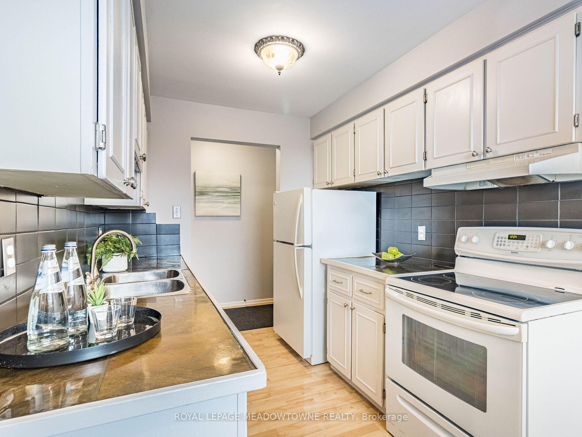 Photo 13 of Unit 13, 37 Conroy Crescent, Guelph, Dovercliffe Park/Old University — HOMEH