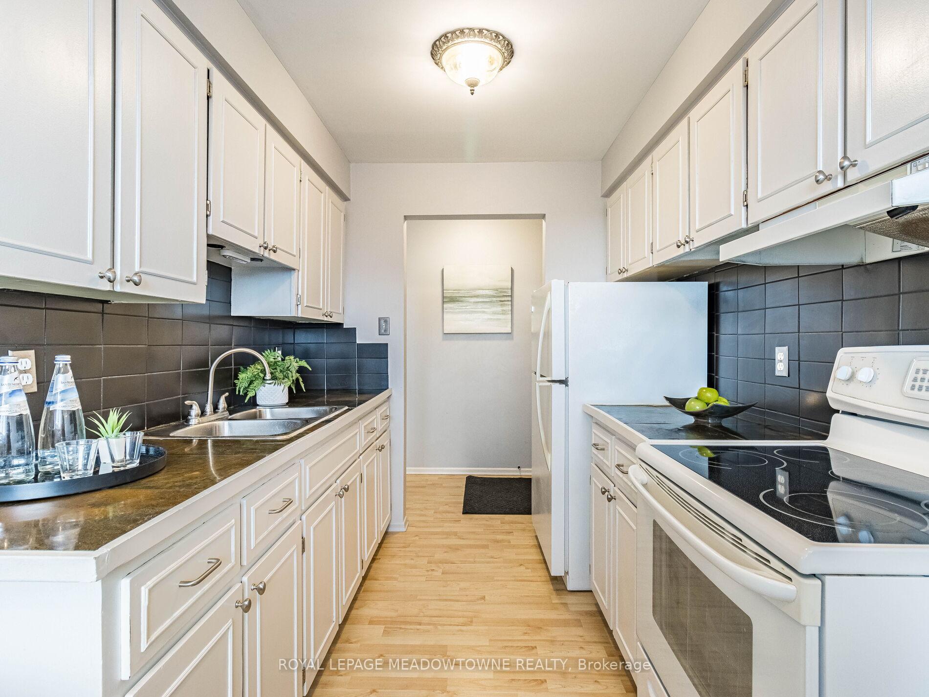 Photo 15 of Unit 13, 37 Conroy Crescent, Guelph, Dovercliffe Park/Old University — HOMEH