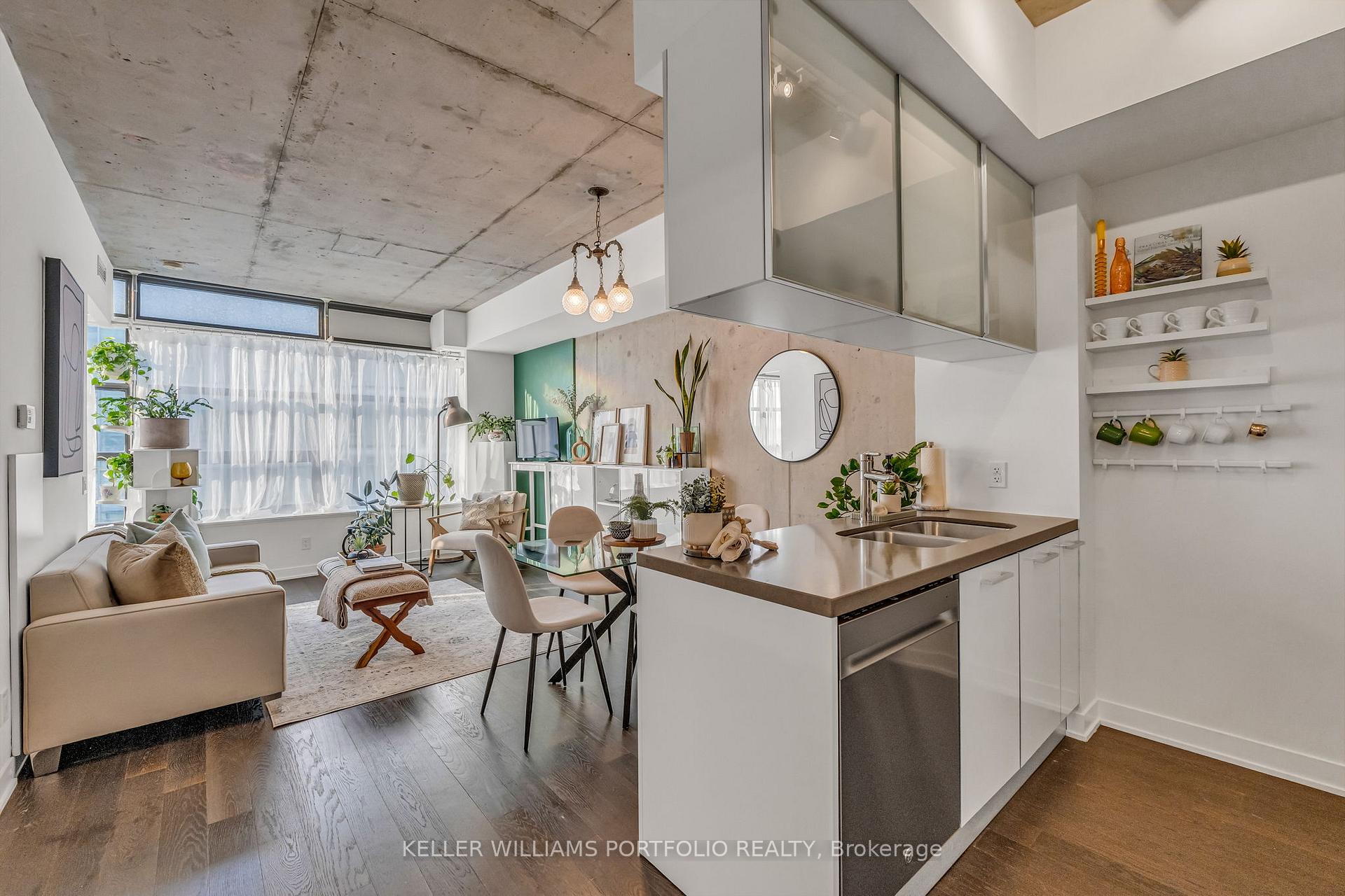 Front of Unit 706, 1201 Dundas Street E