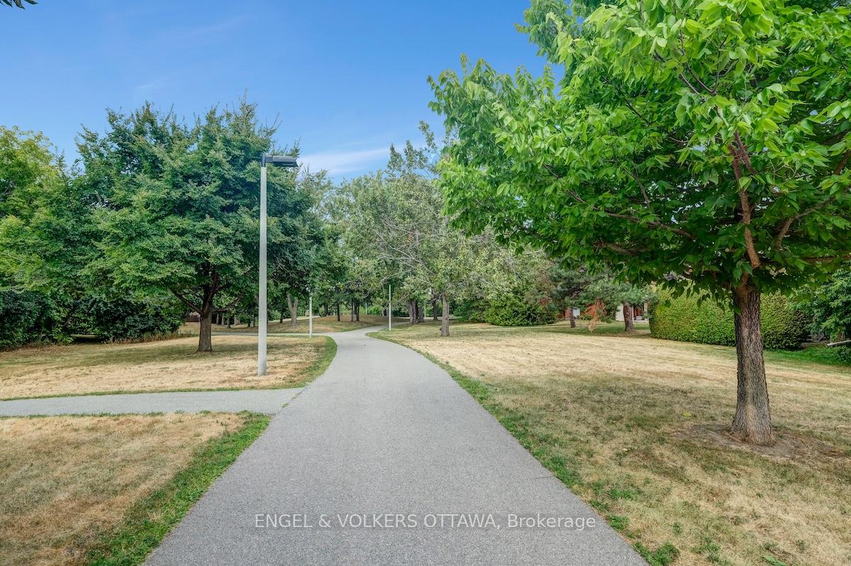 Photo 32 of 322 Verdon Private, Ottawa, Hunt Club Park/Greenboro — HOMEH