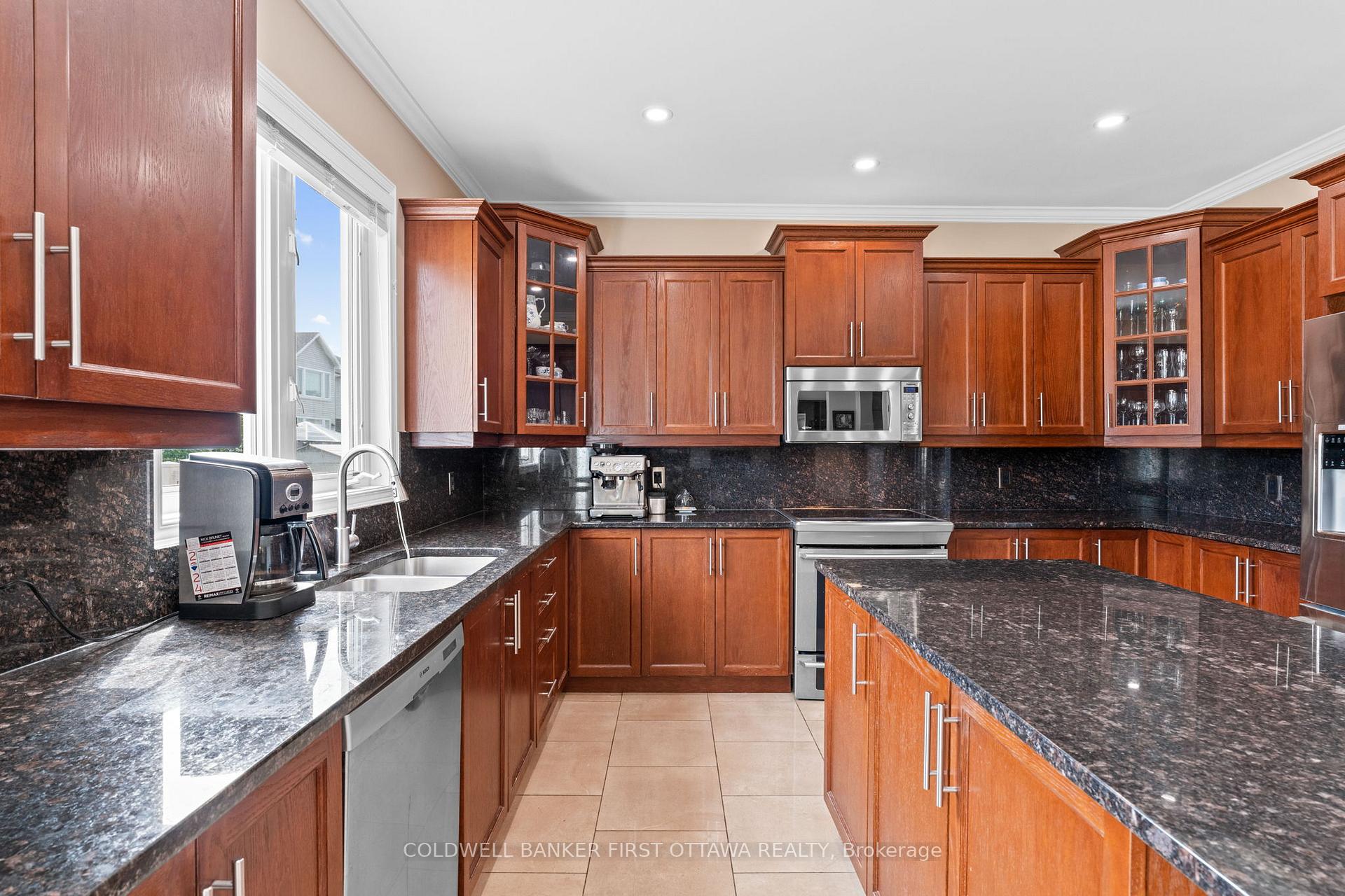 Photo 12 of 578 Anjana Circle, Ottawa, Barrhaven - Cedargrove/Fraserdale — HOMEH