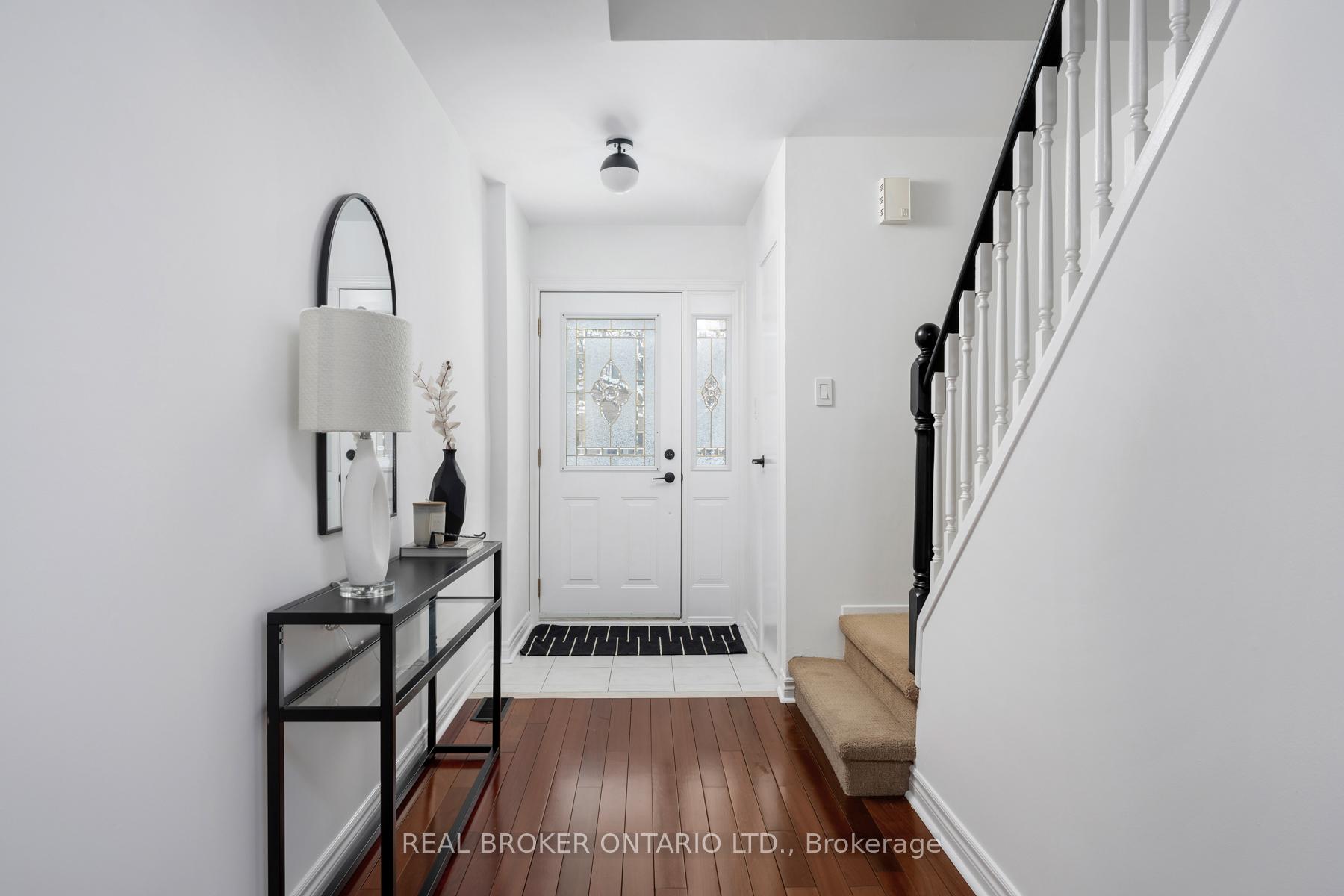 Photo 2 of 17 Knightsbridge Way, Markham, Markham Village — HOMEH