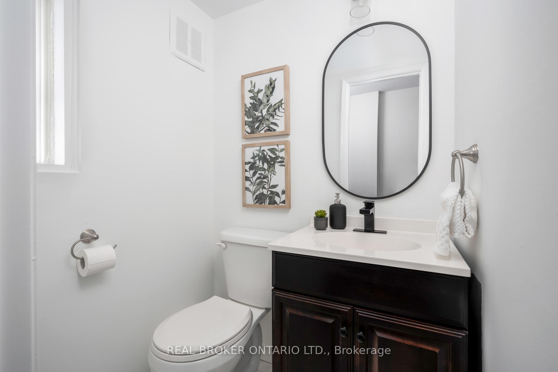 Photo 3 of 17 Knightsbridge Way, Markham, Markham Village — HOMEH