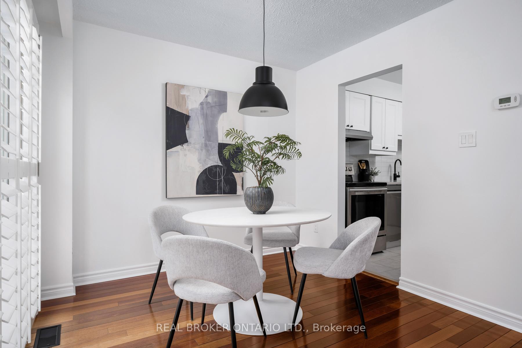 Photo 12 of 17 Knightsbridge Way, Markham, Markham Village — HOMEH
